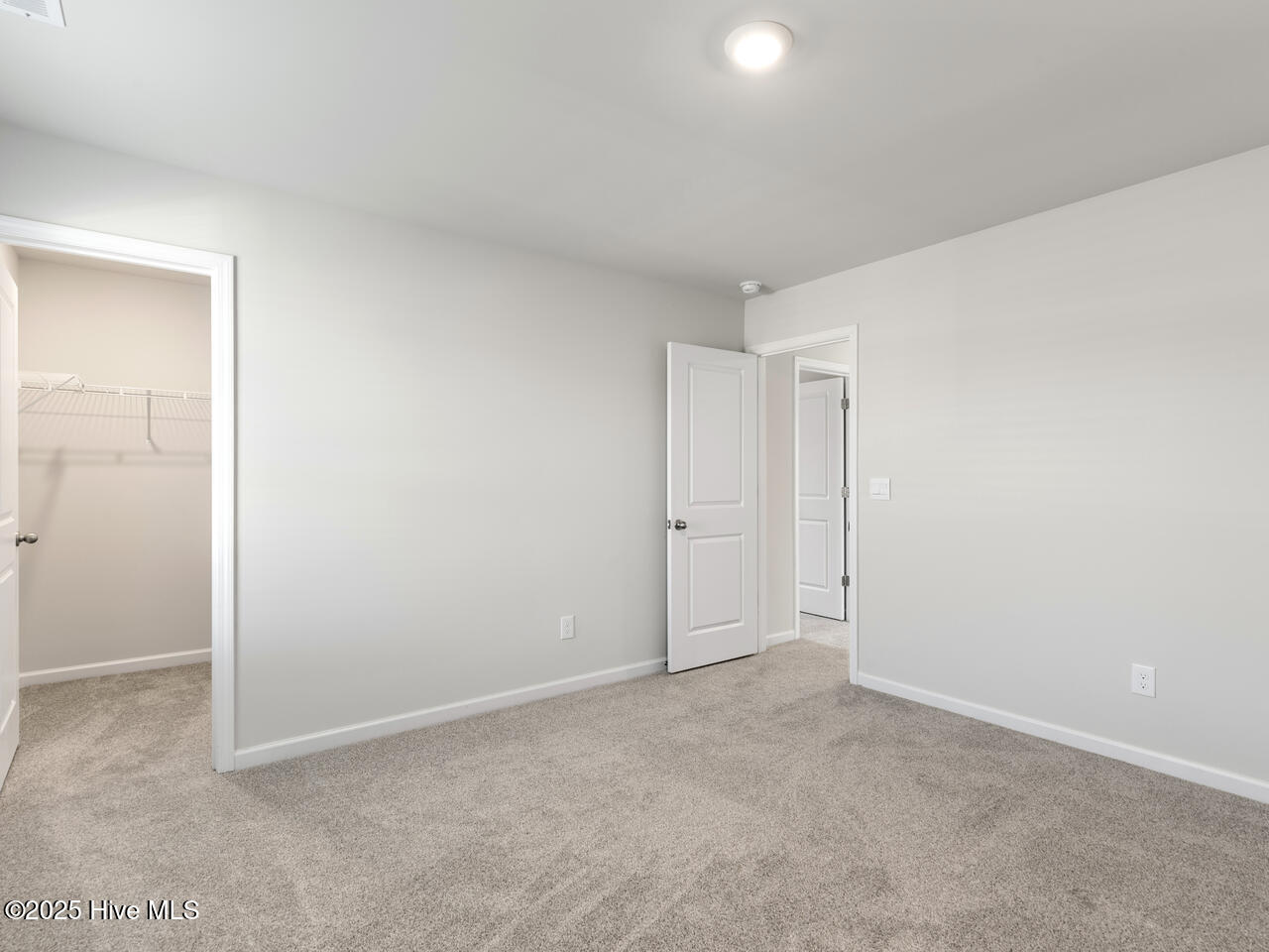 100547704 | Photo 37