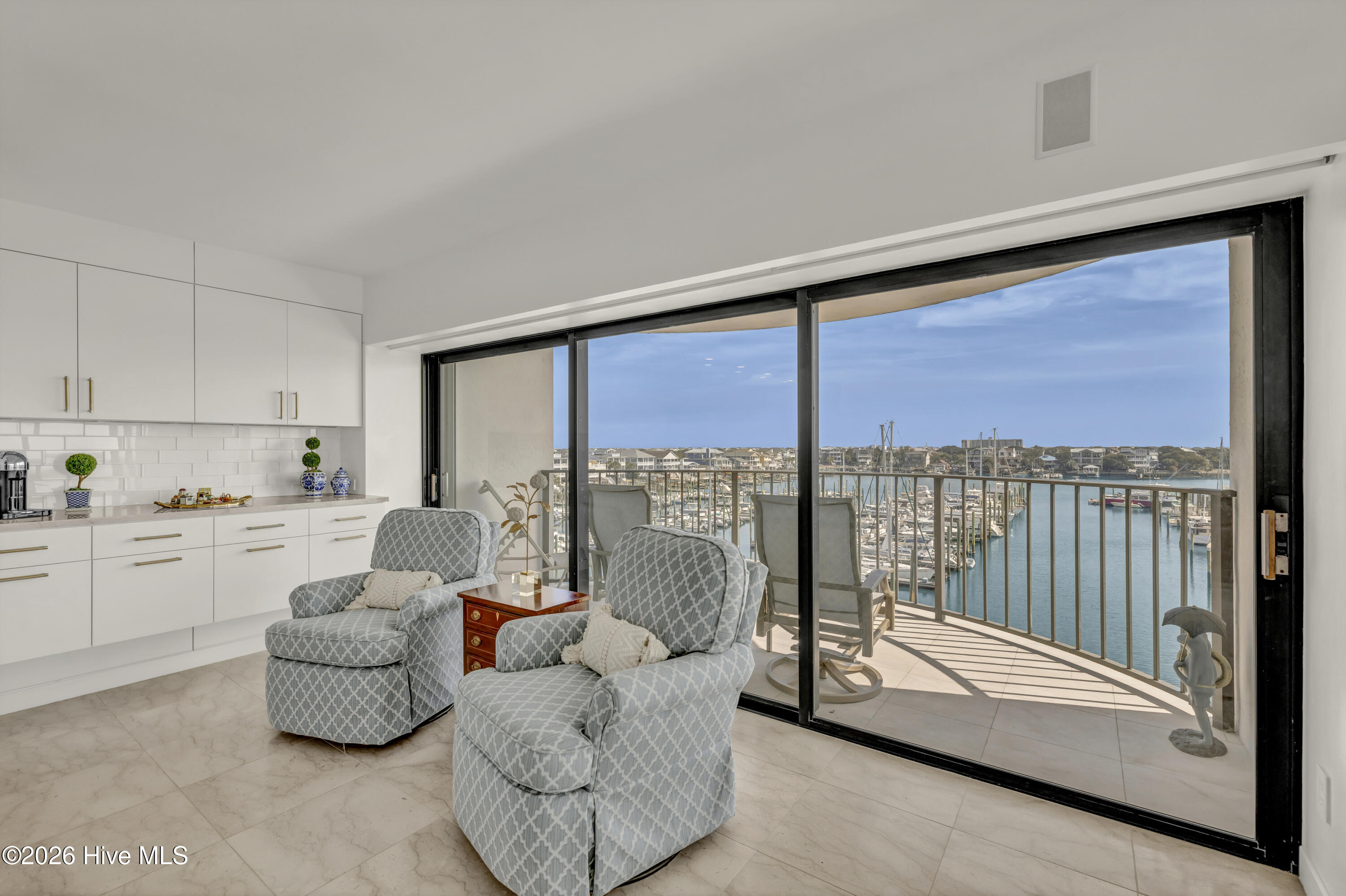 100557997 | Photo 11