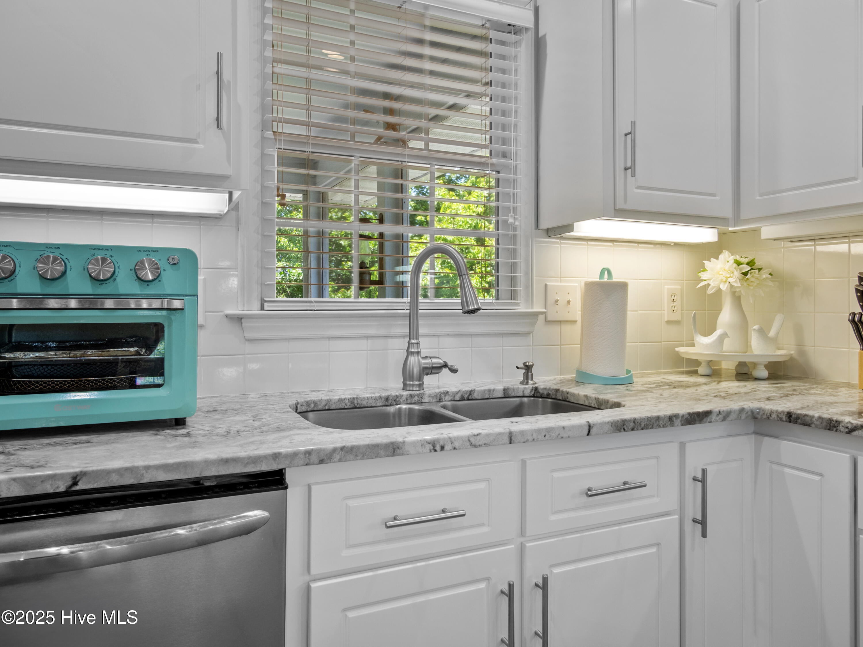 100559925 | Photo 12