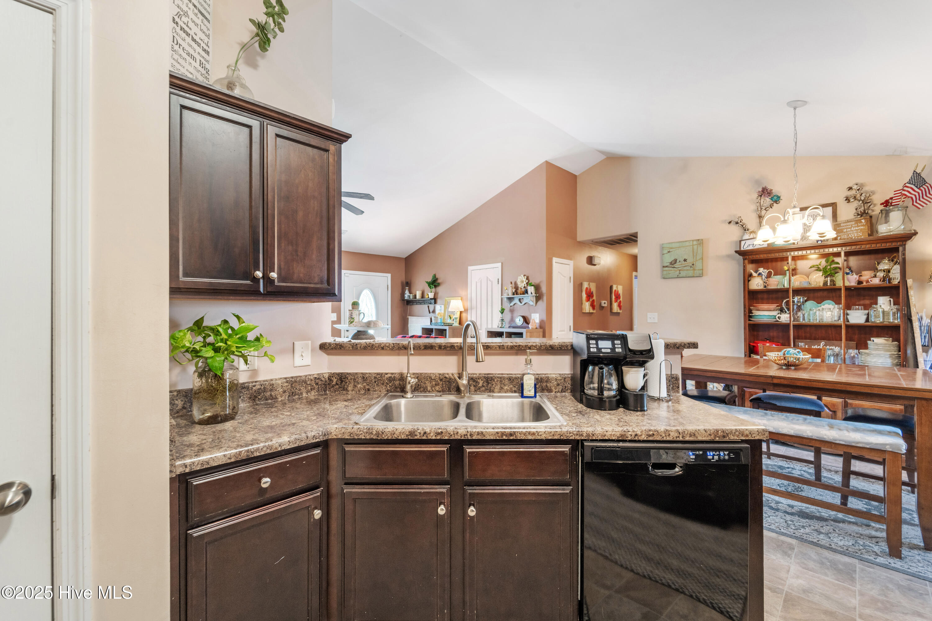 100542188 | Photo 18