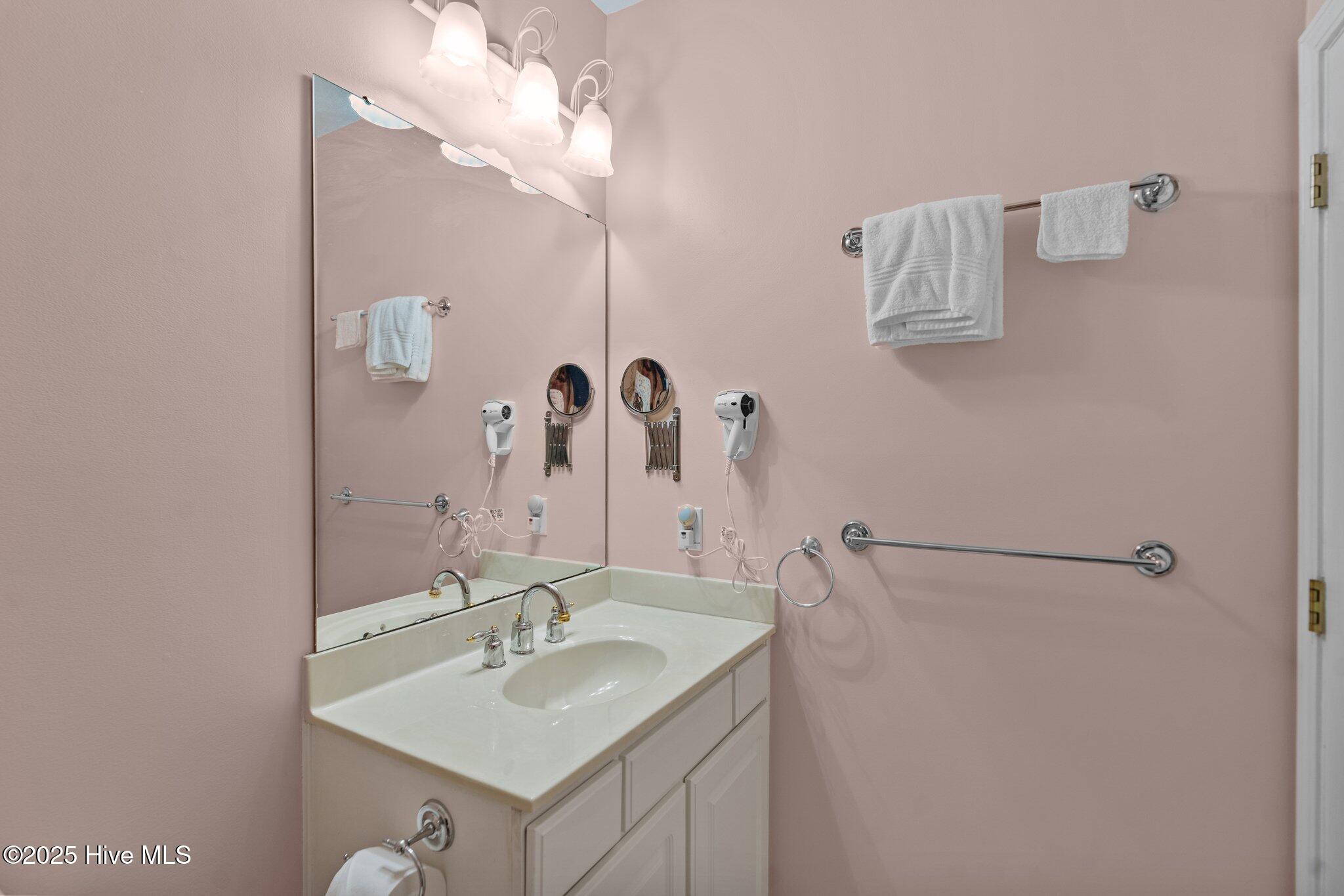 100514091 | Photo 21