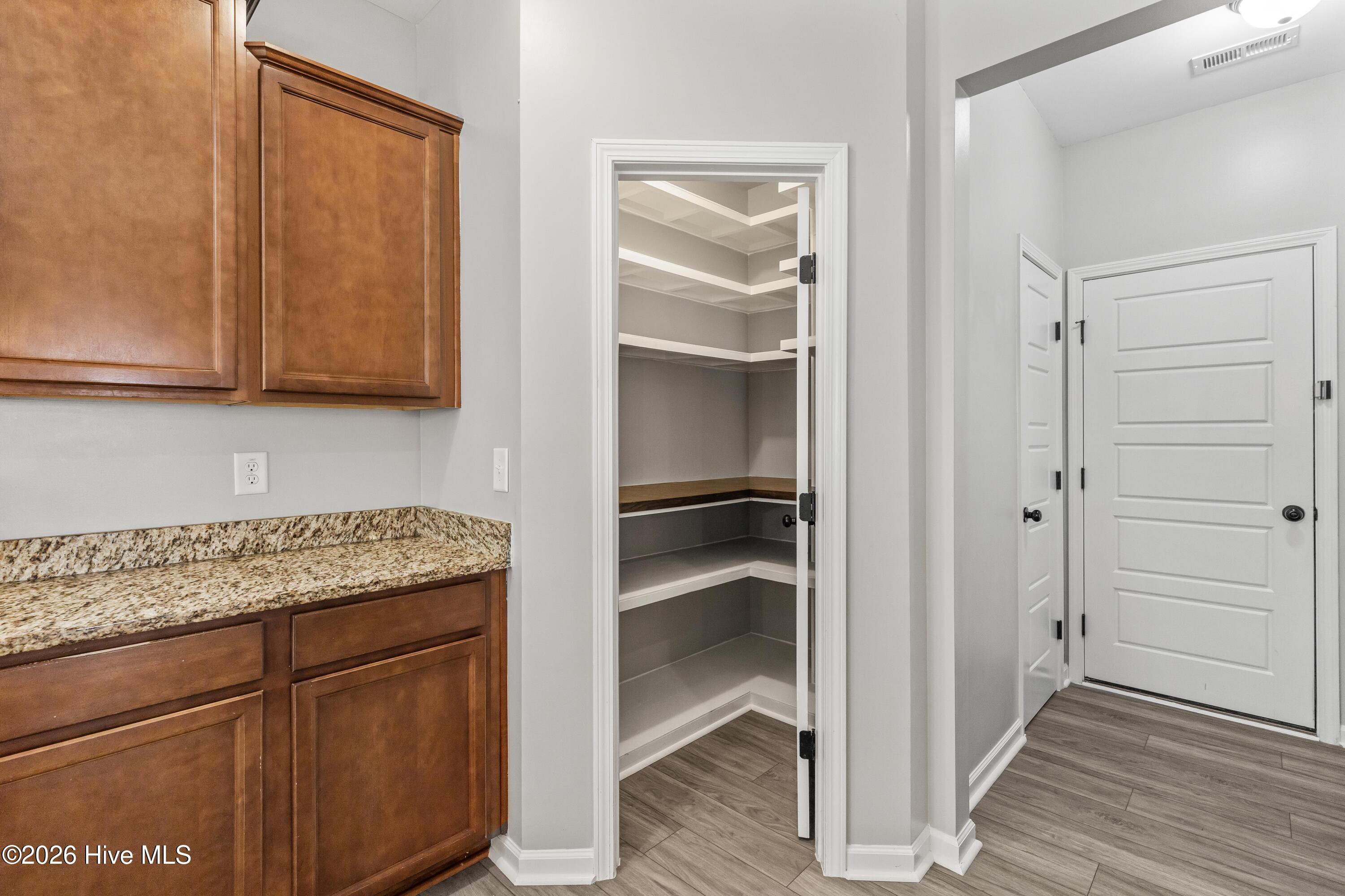 100559199 | Photo 24