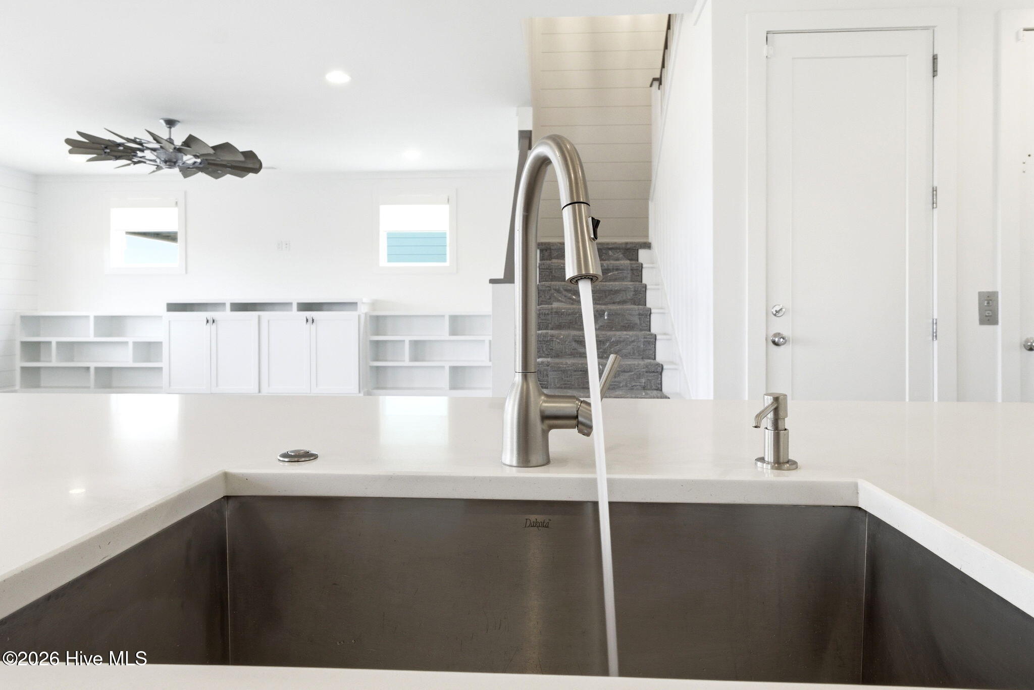 100564360 | Photo 12