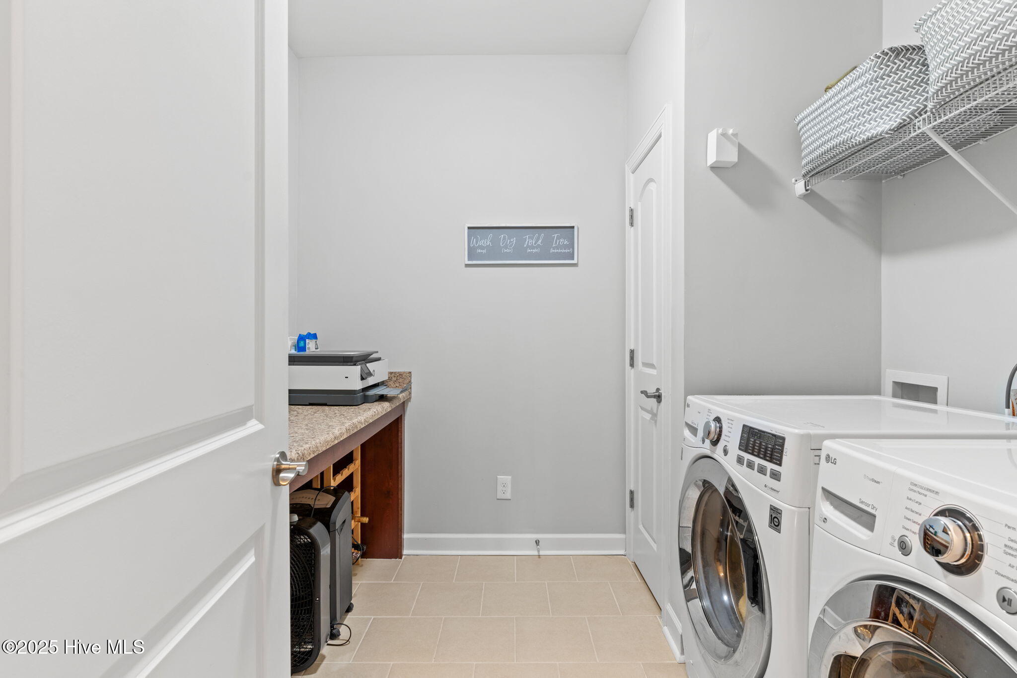 100536168 | Photo 24