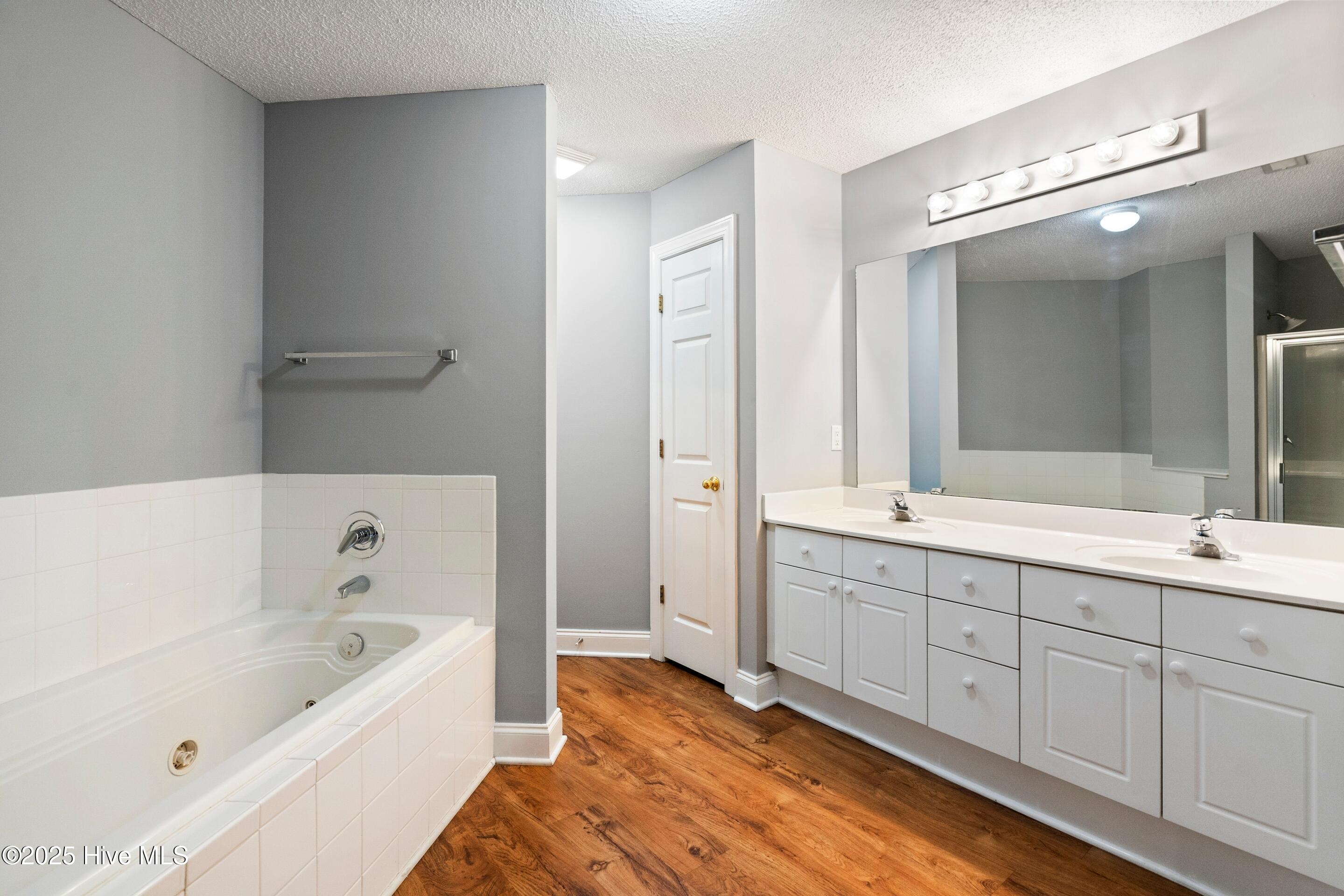 100527871 | Photo 30