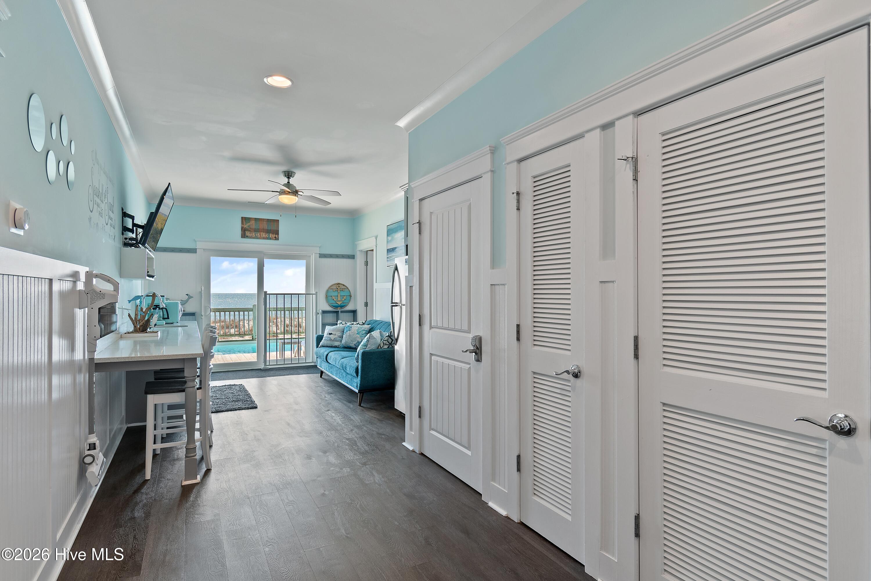 100557175 | Photo 12