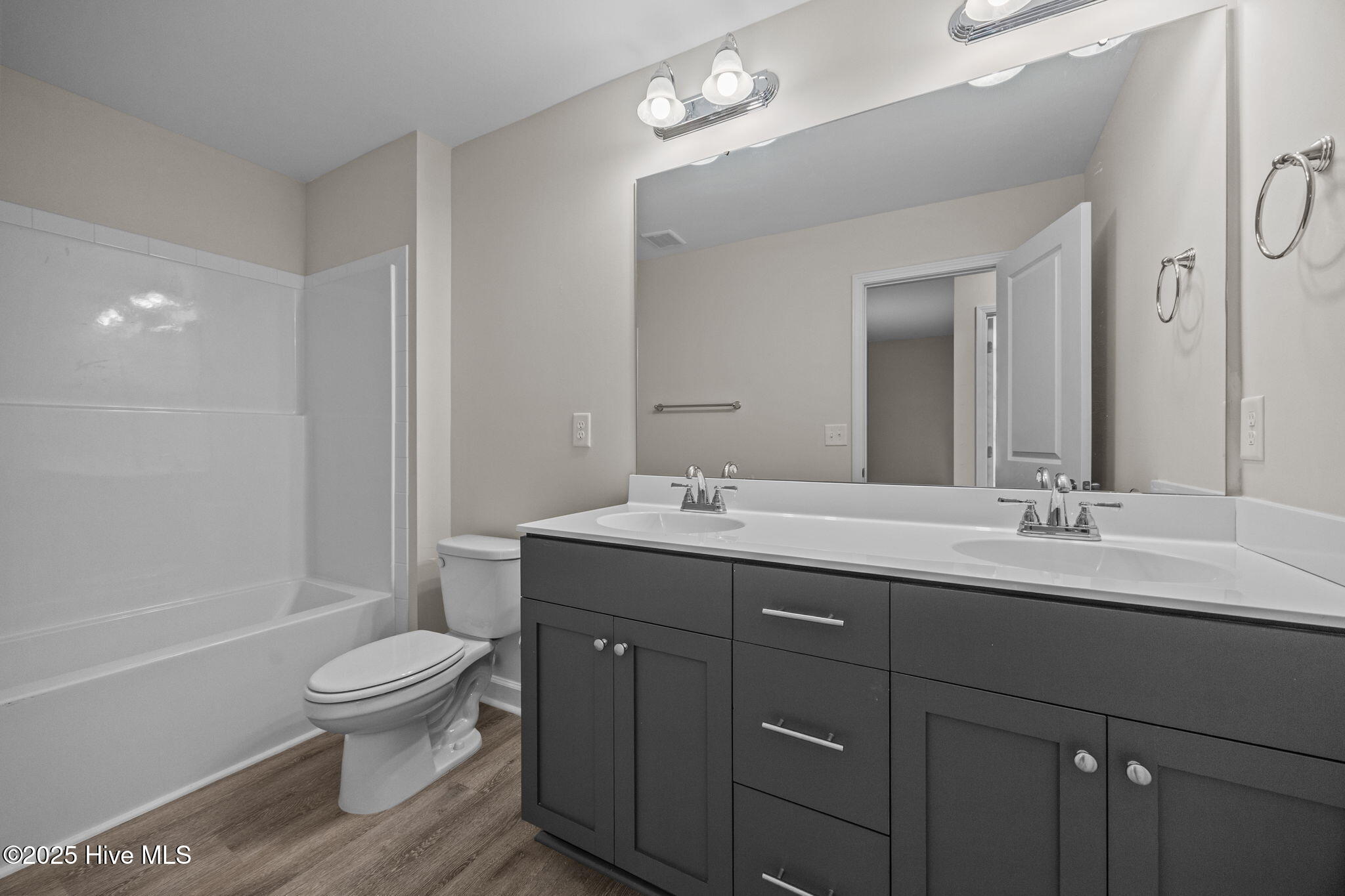 100506161 | Photo 21