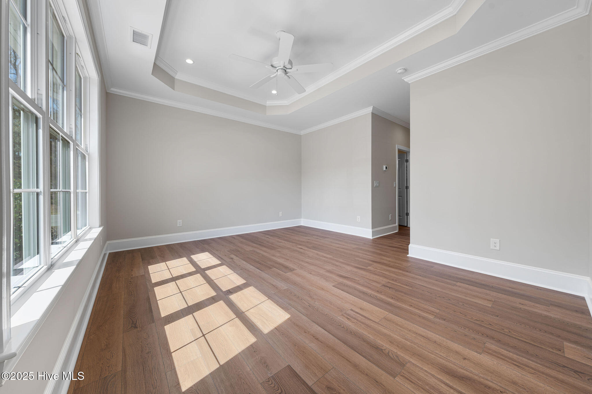 100488997 | Photo 34