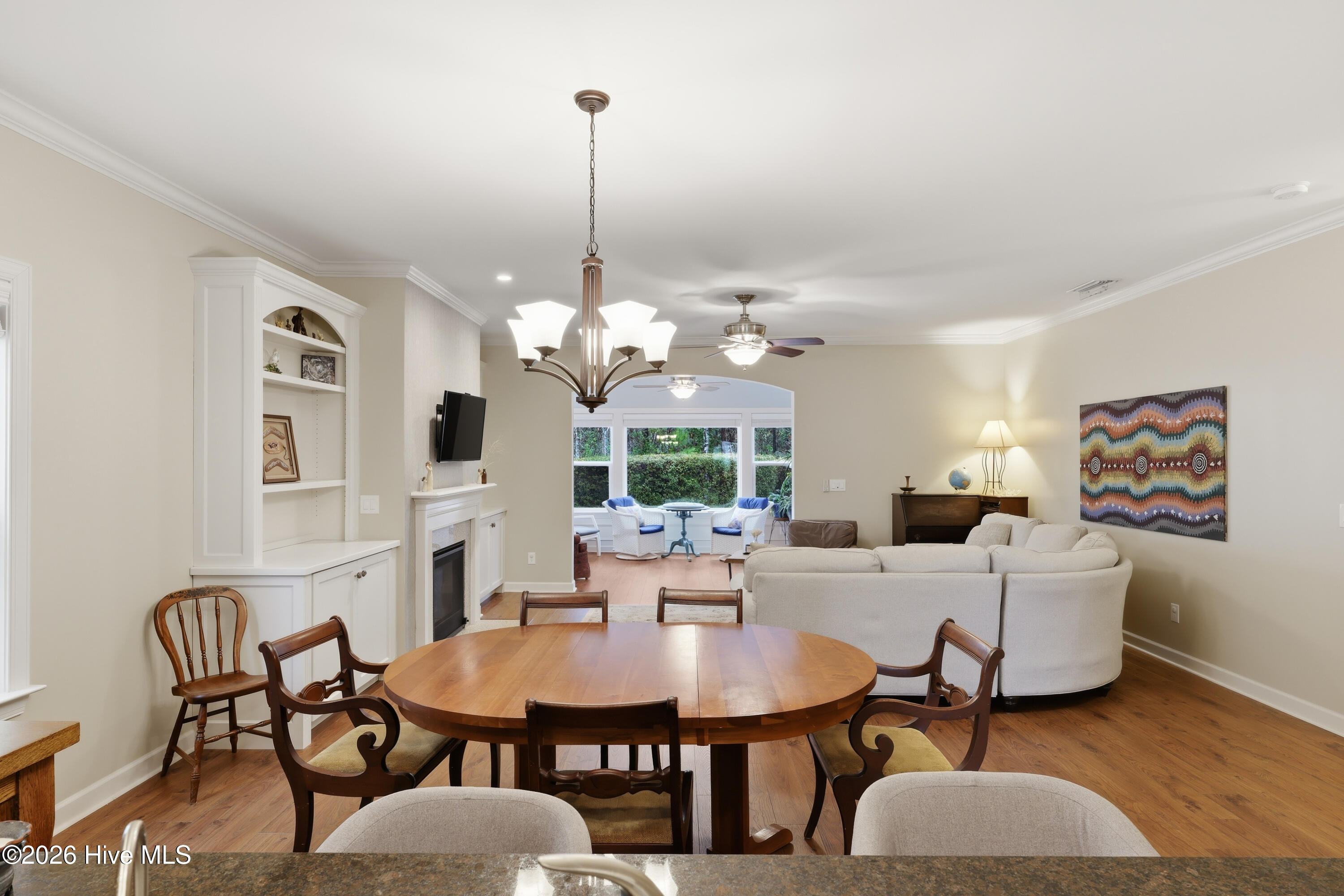 100557965 | Photo 15