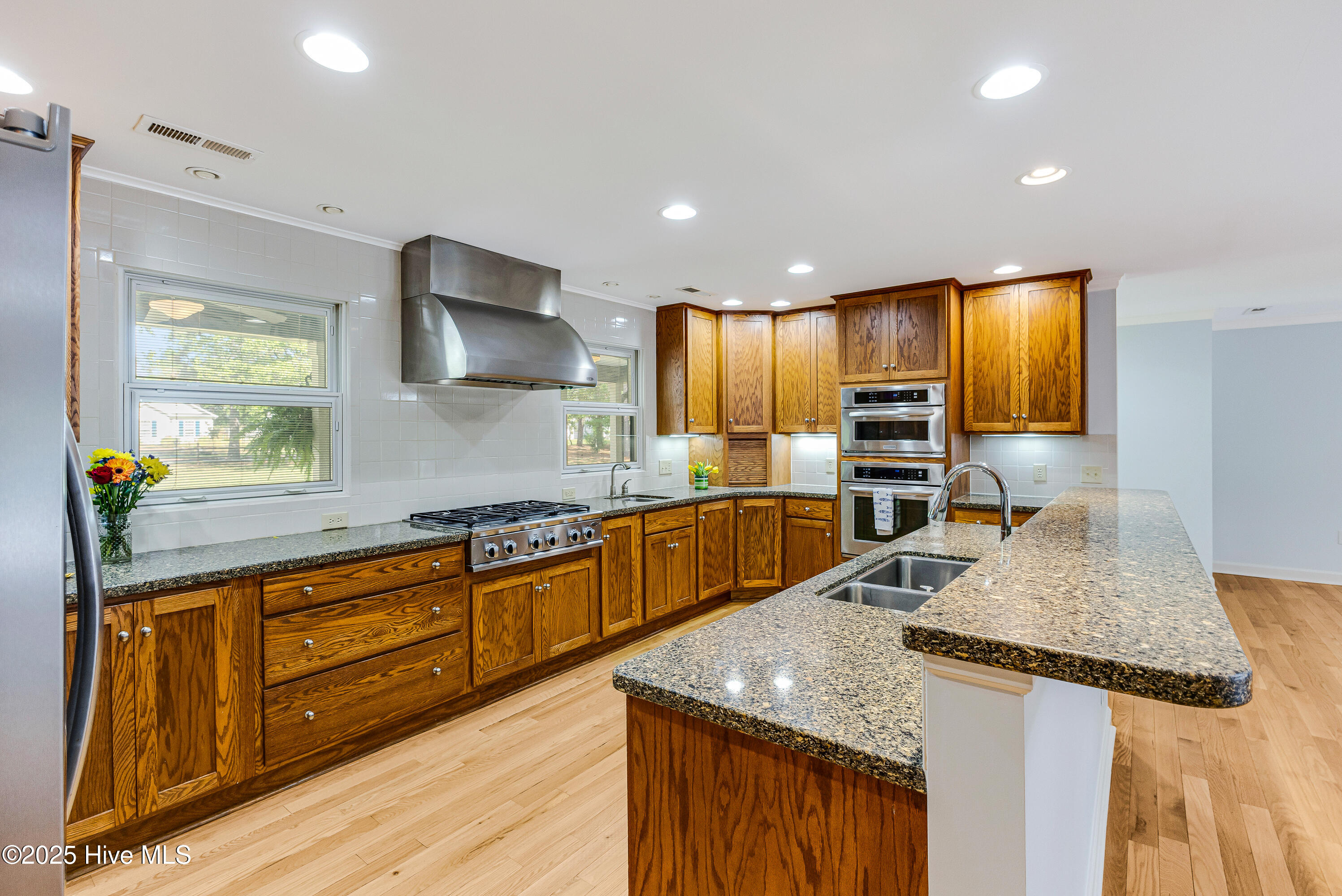 100538127 | Photo 20