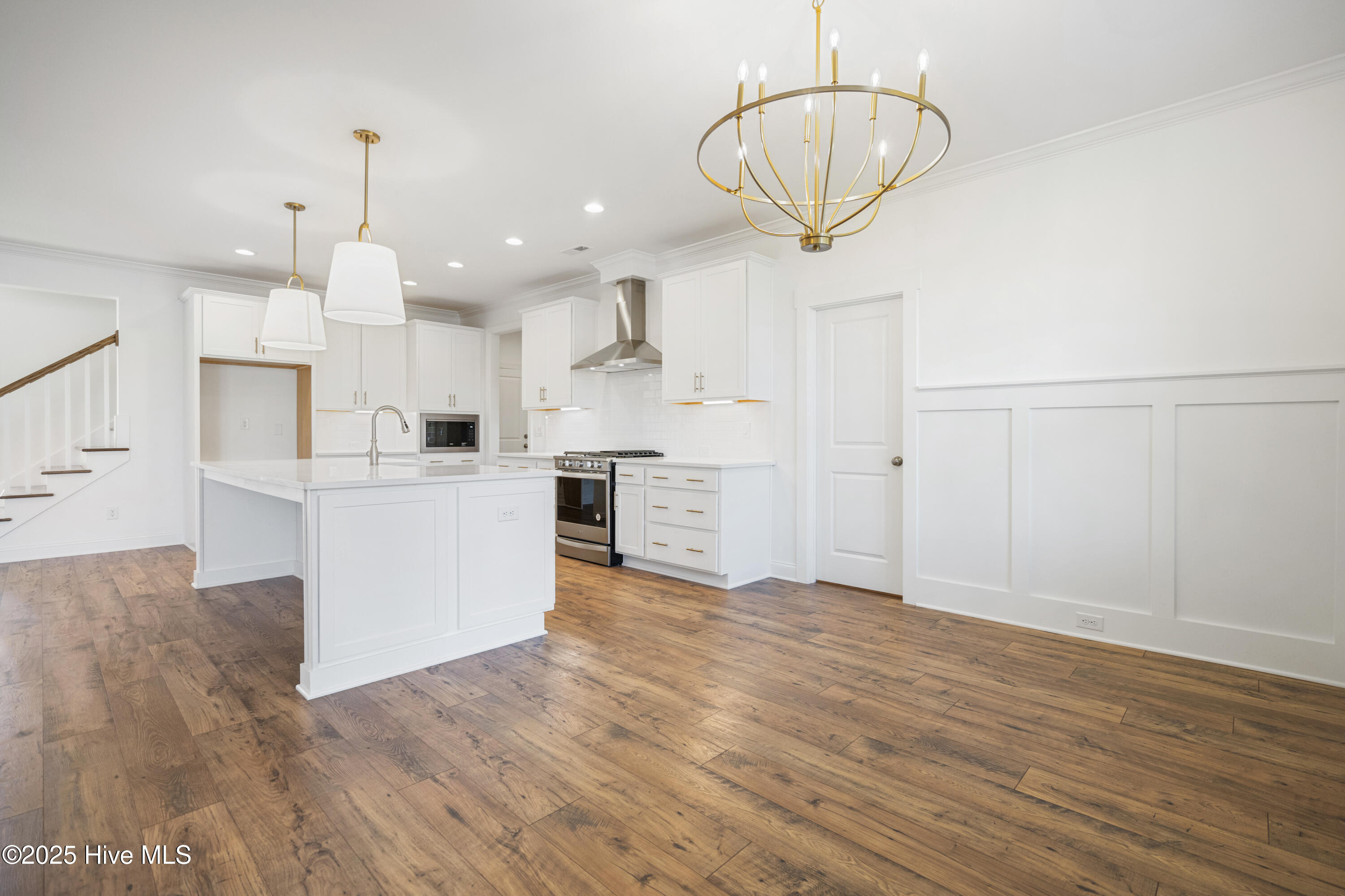 100493135 | Photo 11