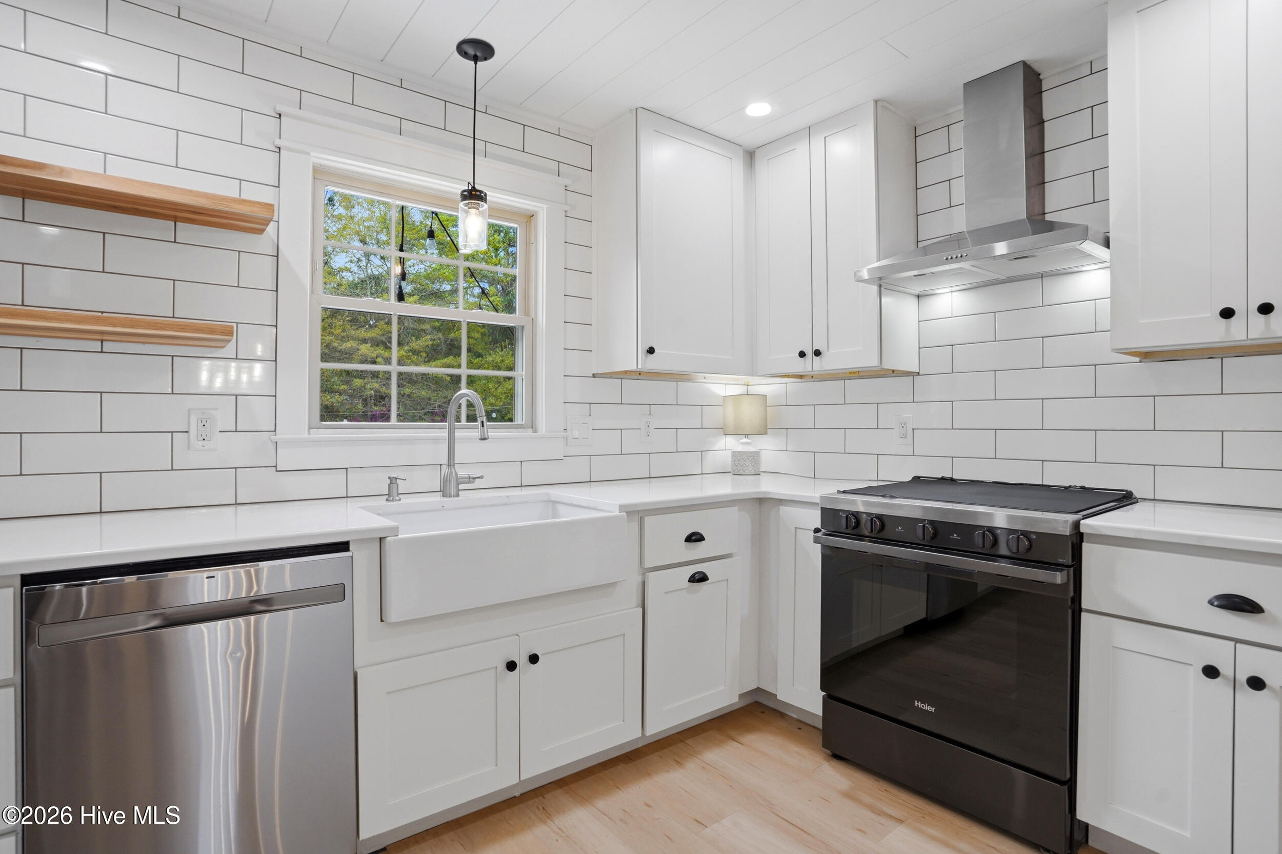 100565910 | Photo 15