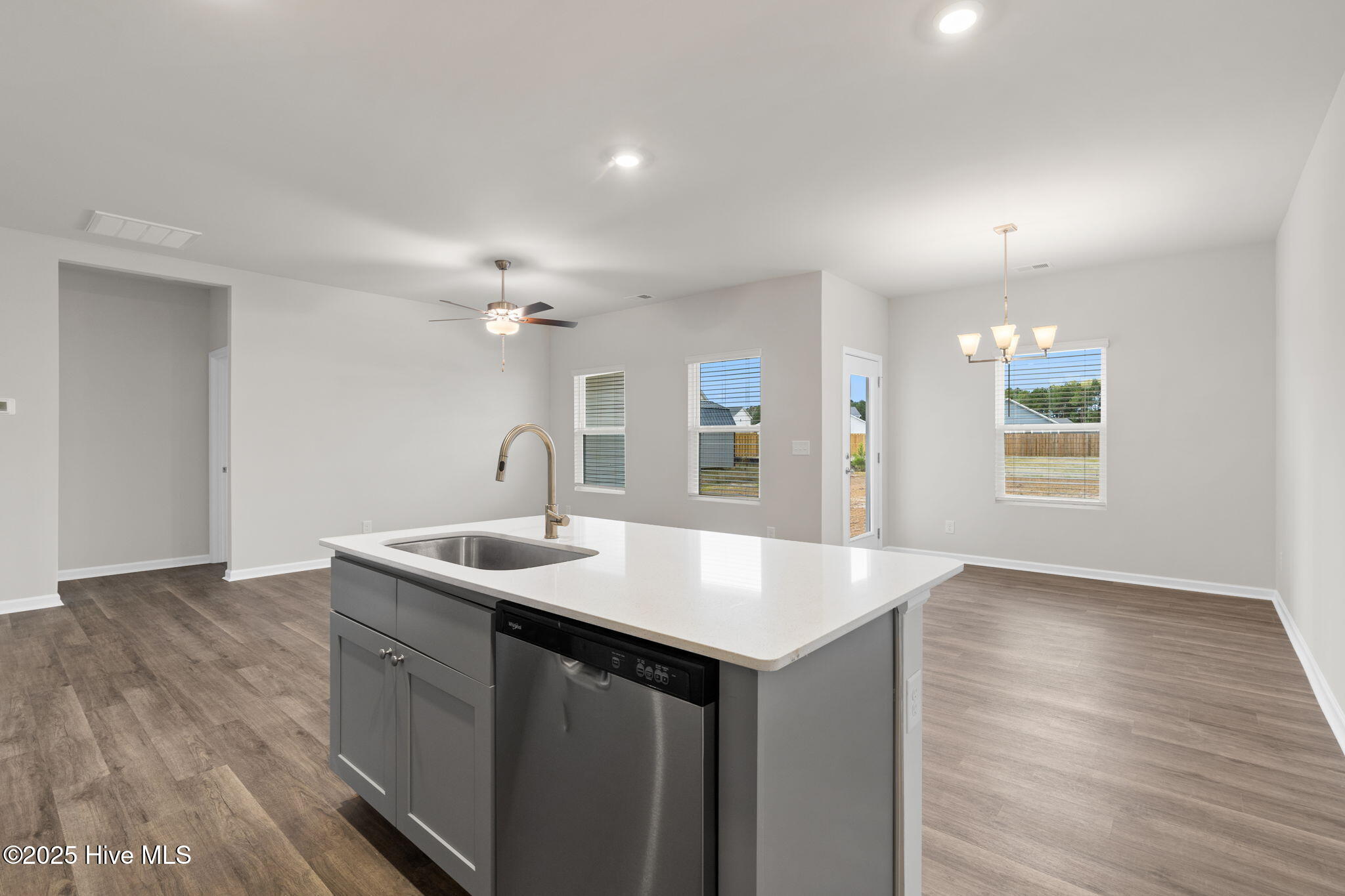 100551771 | Photo 12