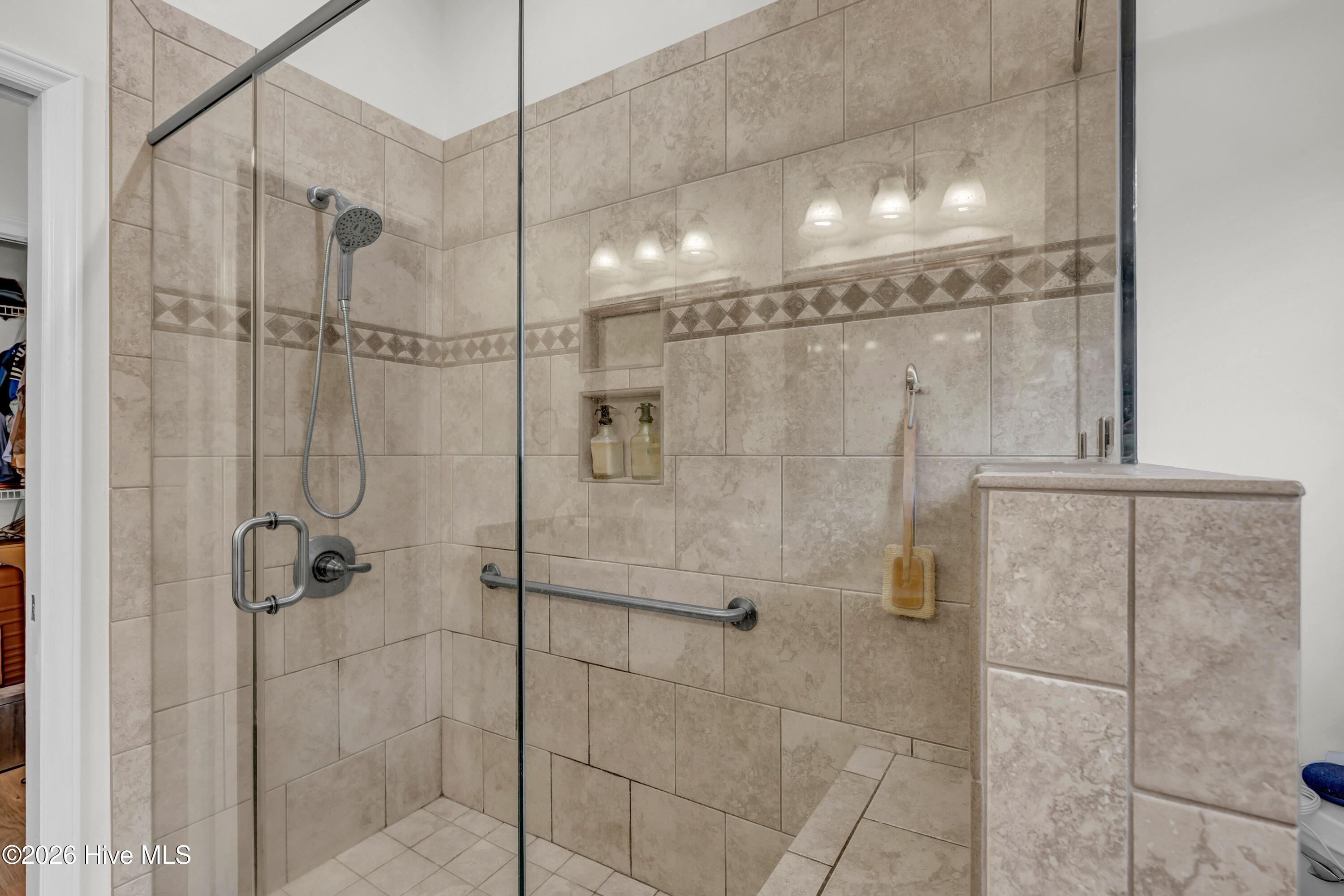 100549096 | Photo 17