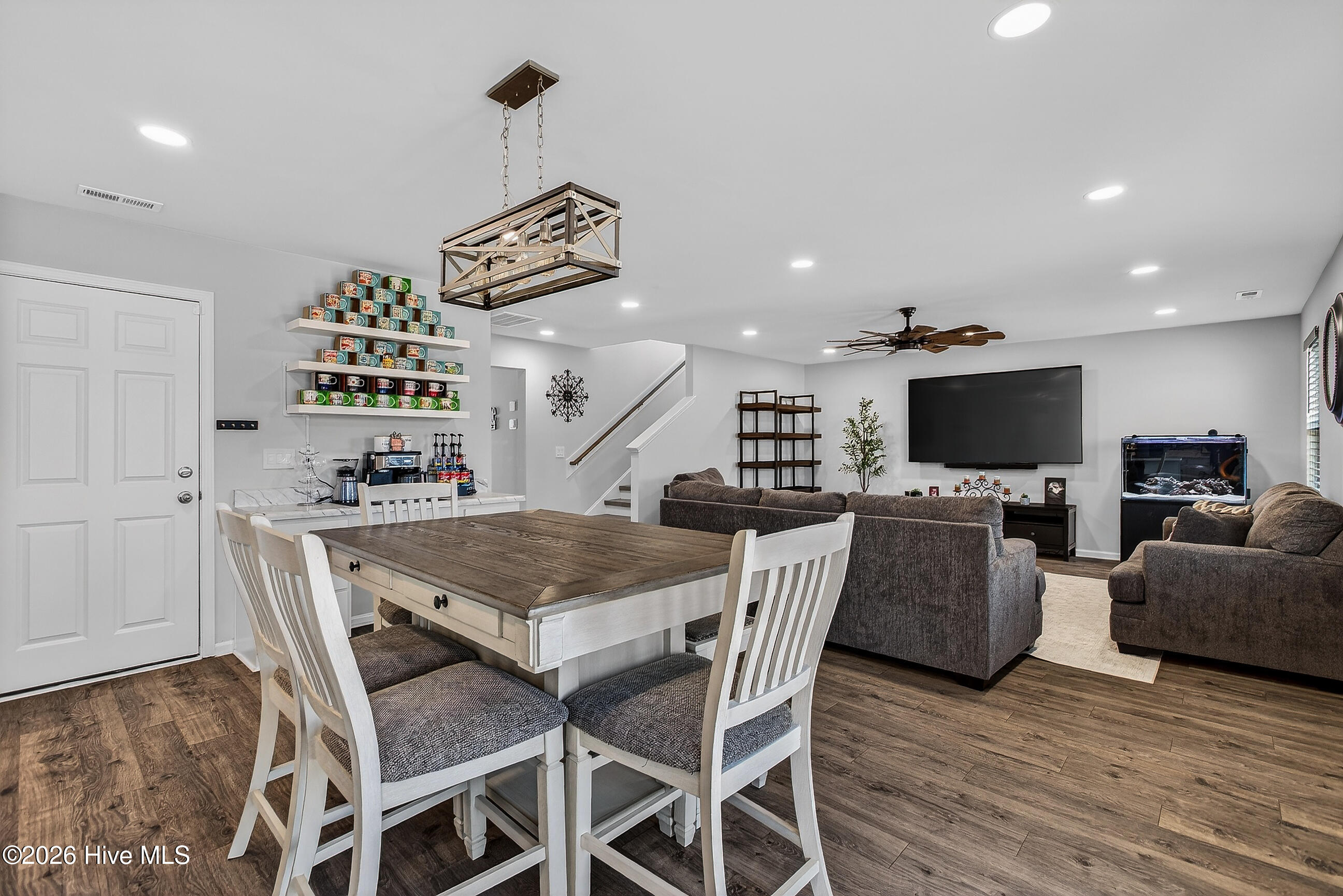 100555689 | Photo 11