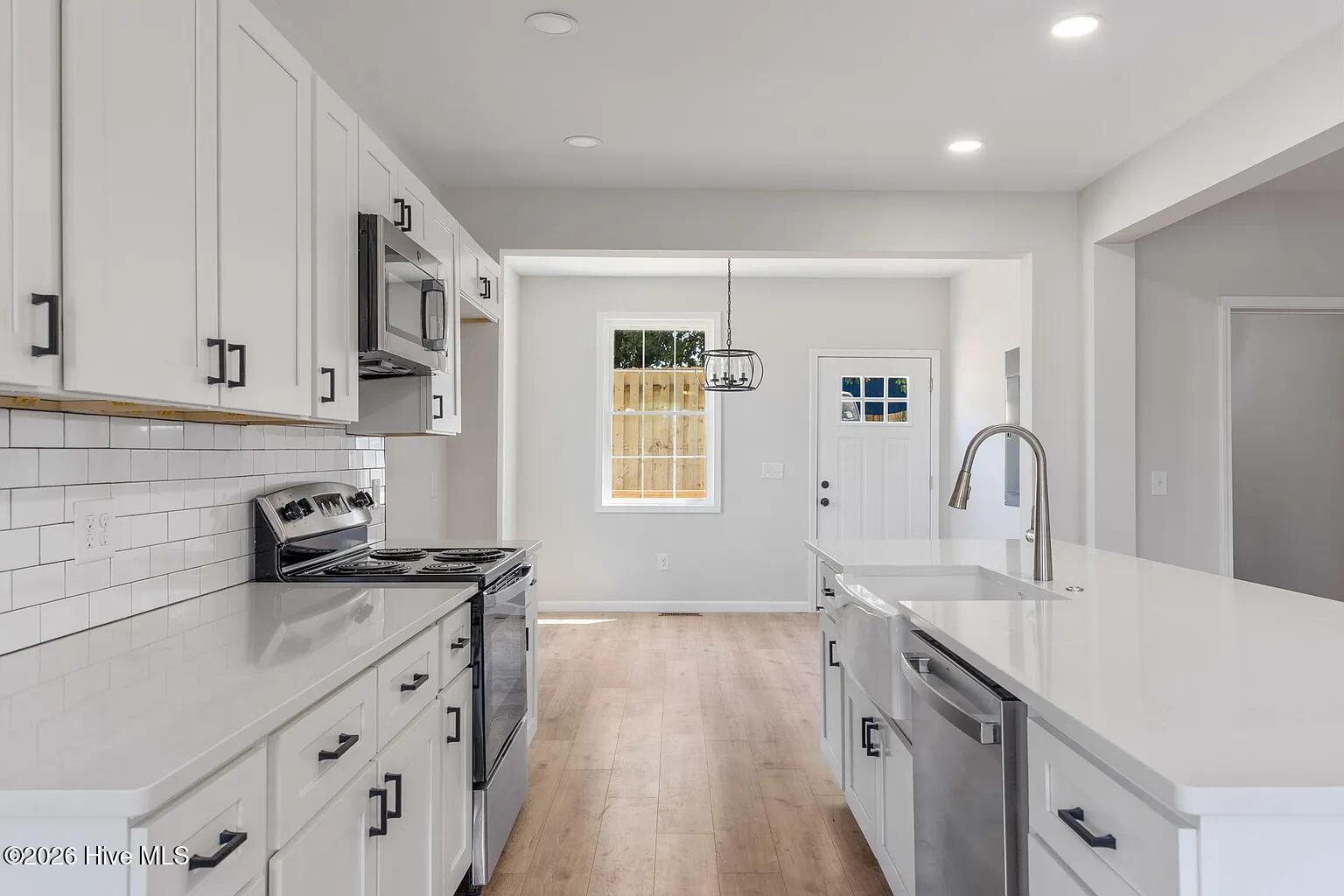 100569106 | Photo 11