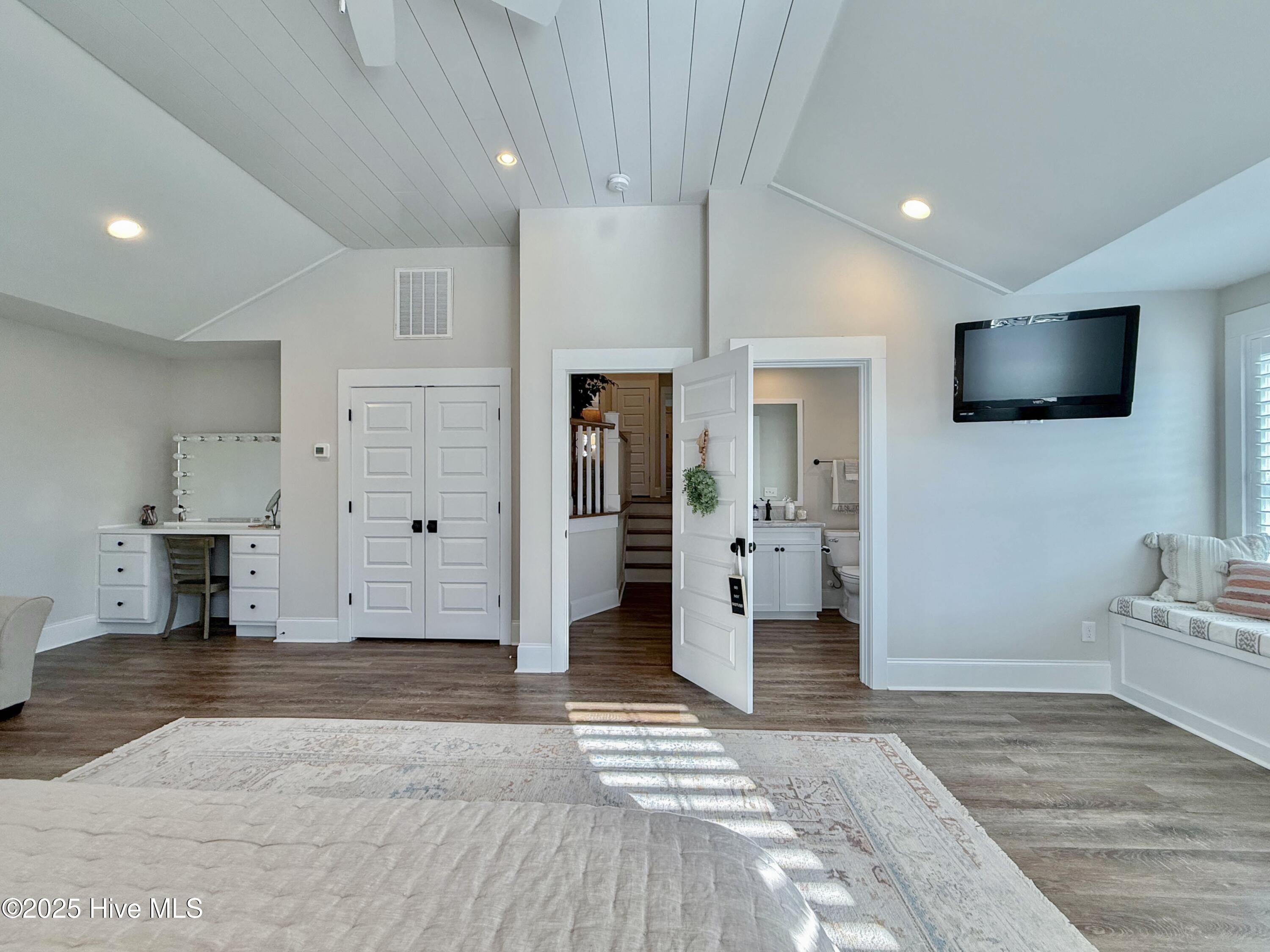 100556308 | Photo 69