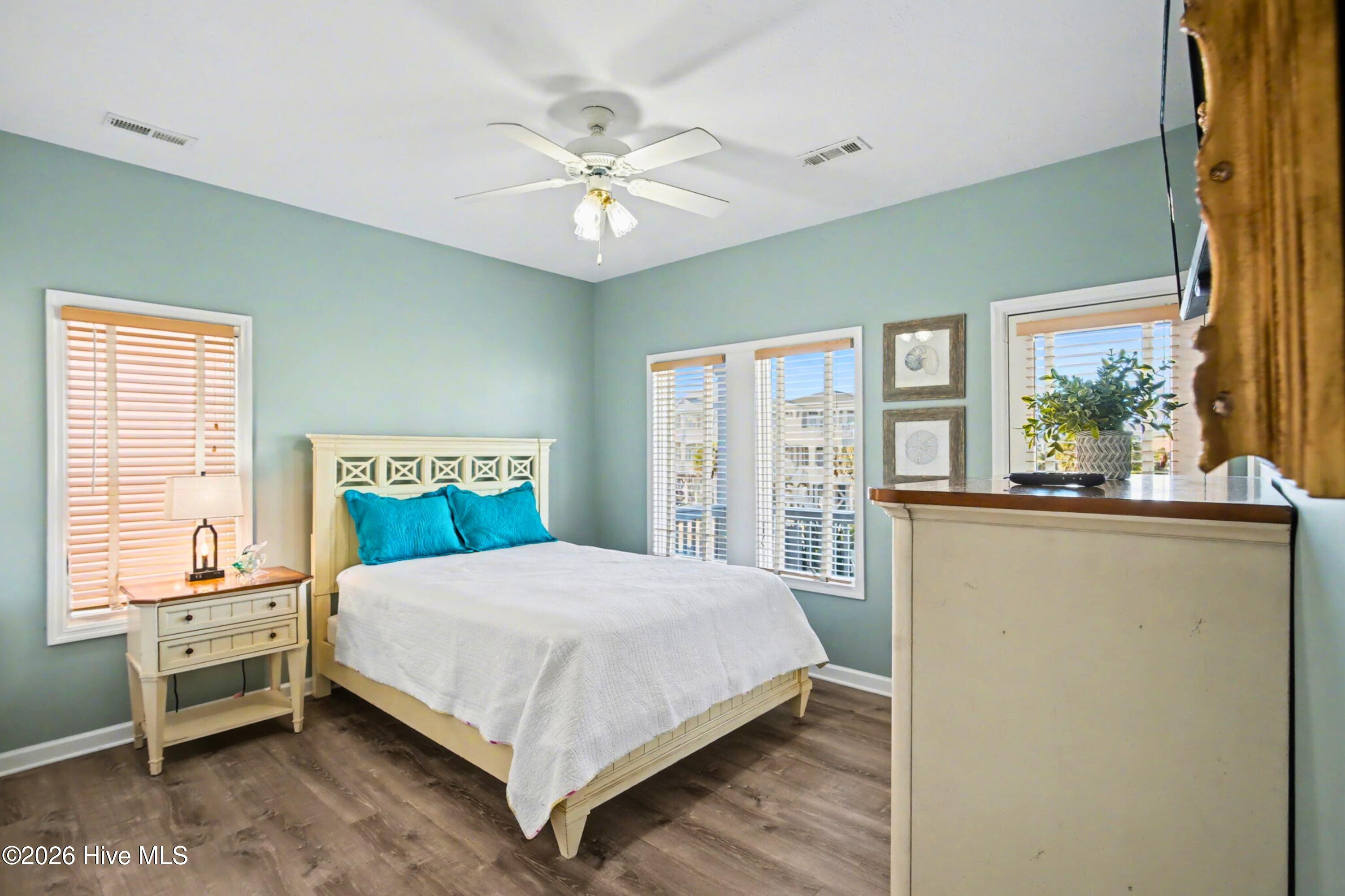 100549860 | Photo 28