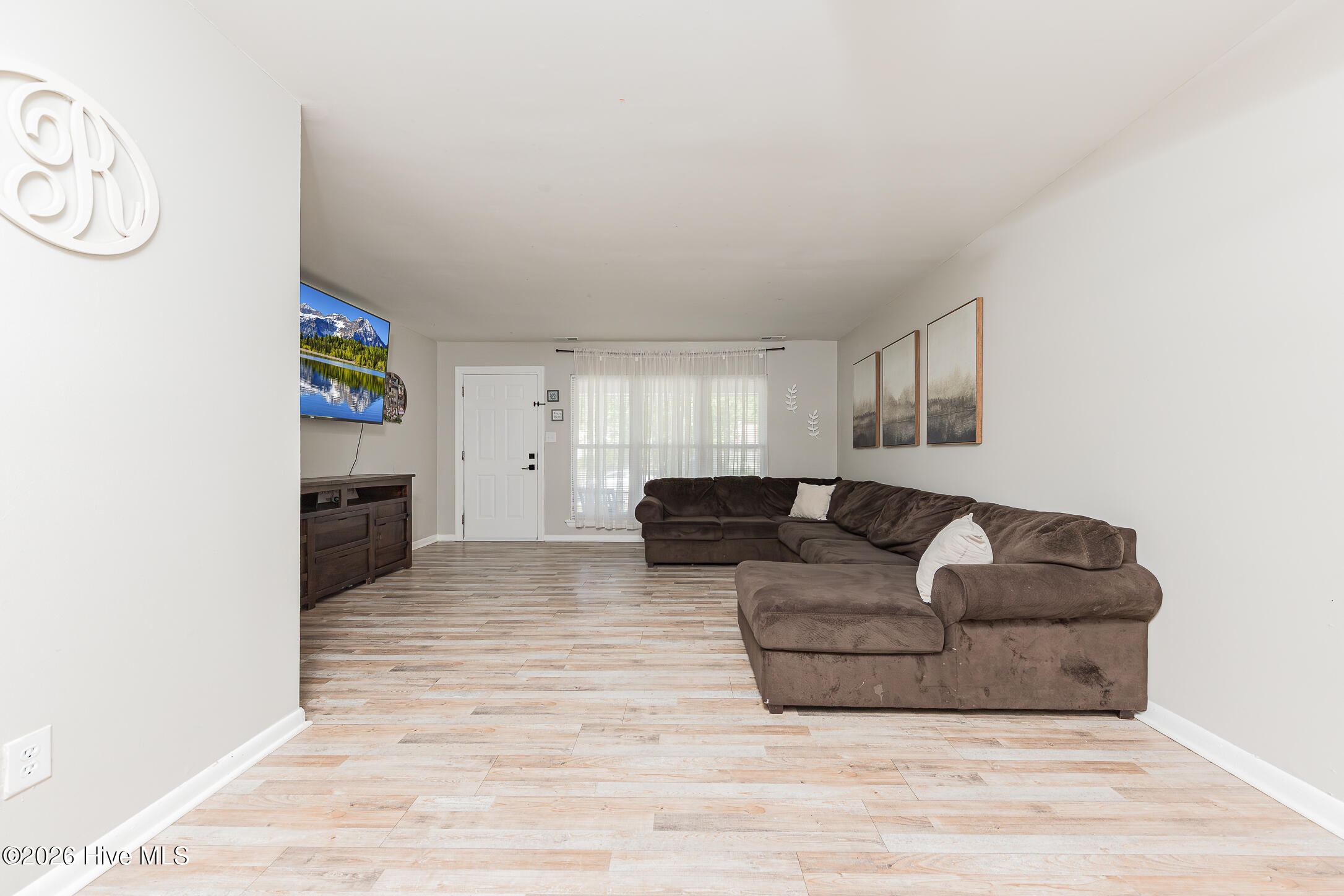 100566387 | Photo 13