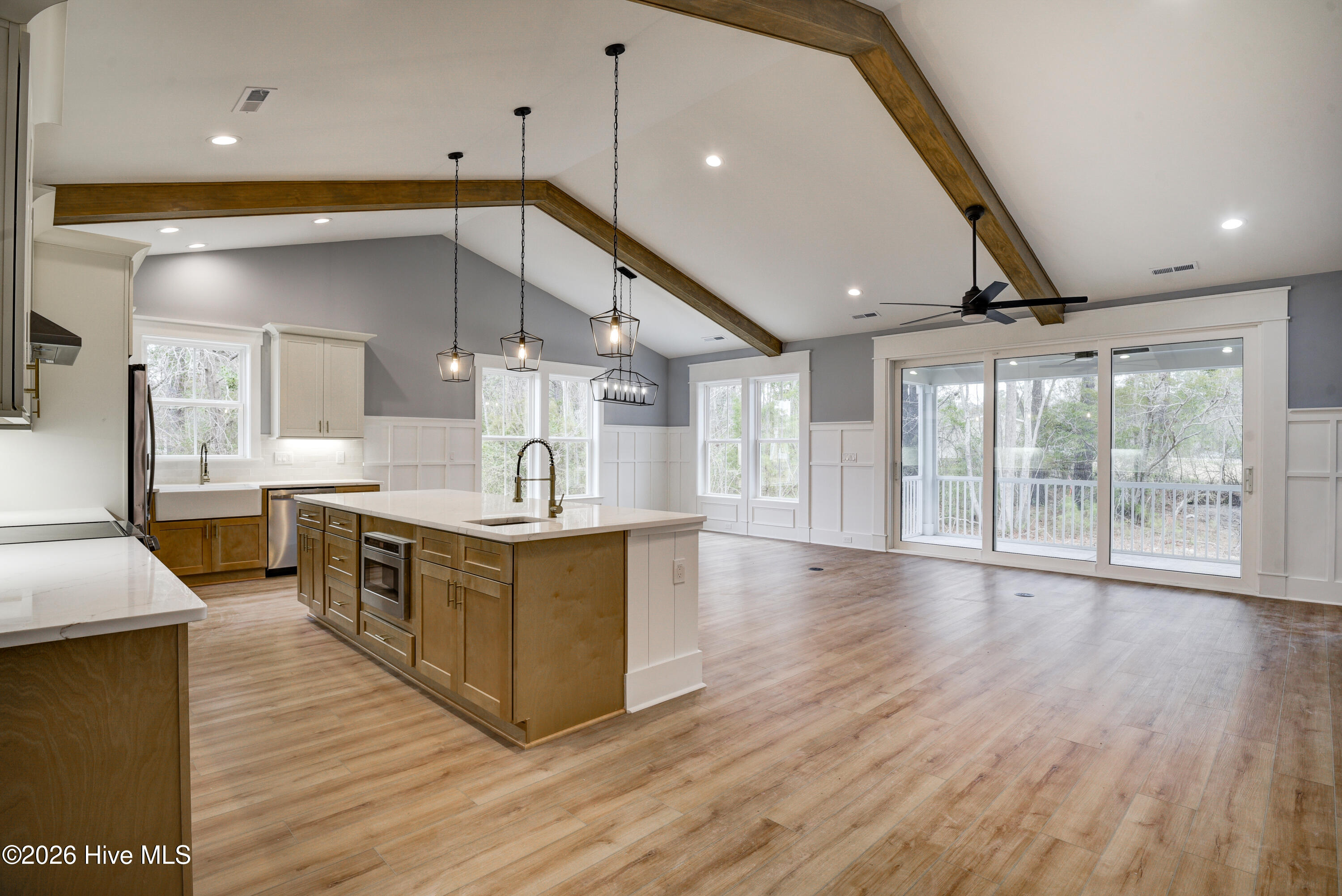 100560794 | Photo 19