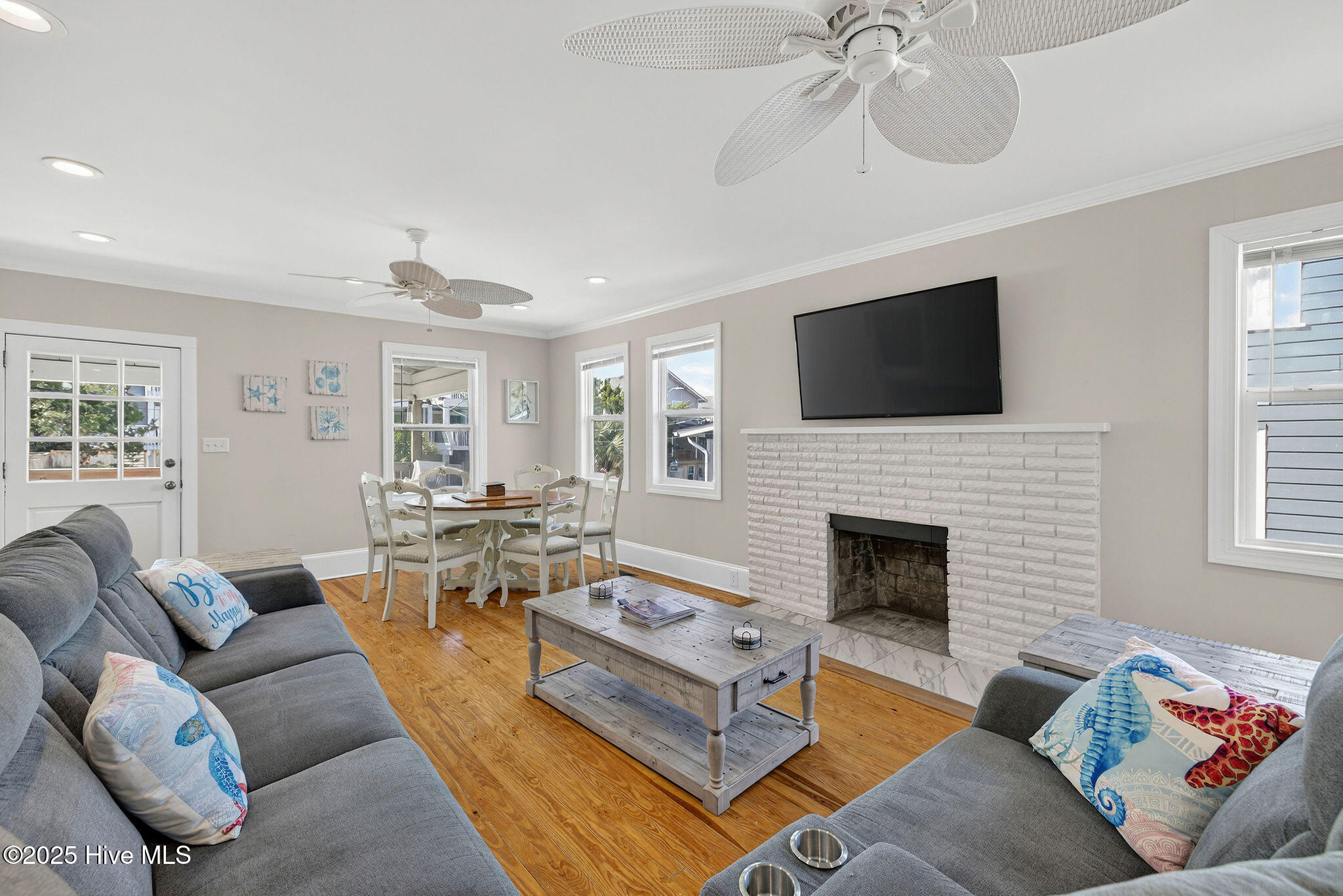 100543677 | Photo 14