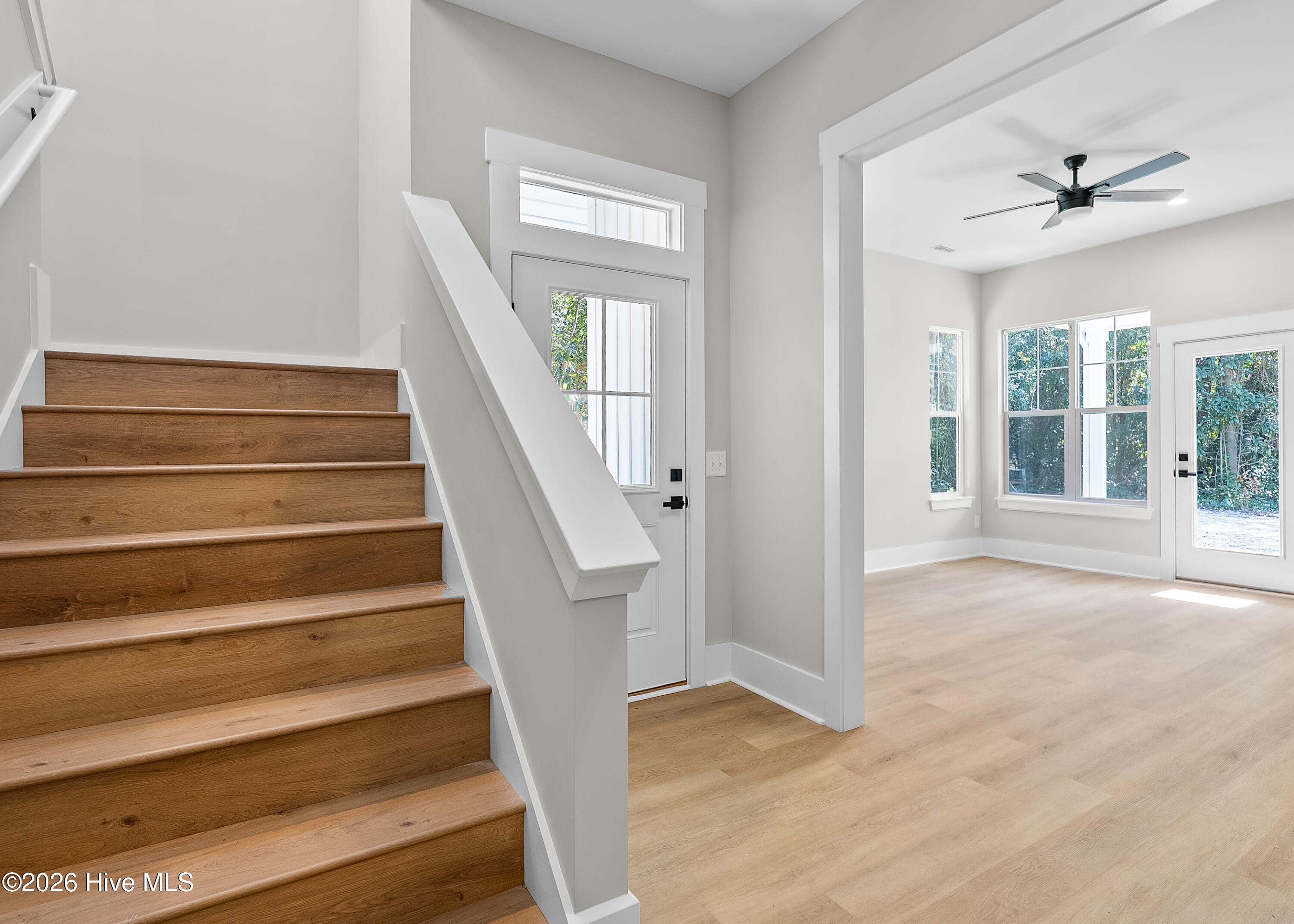 100557015 | Photo 14