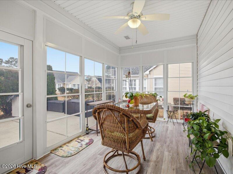 100548823 | Photo 26