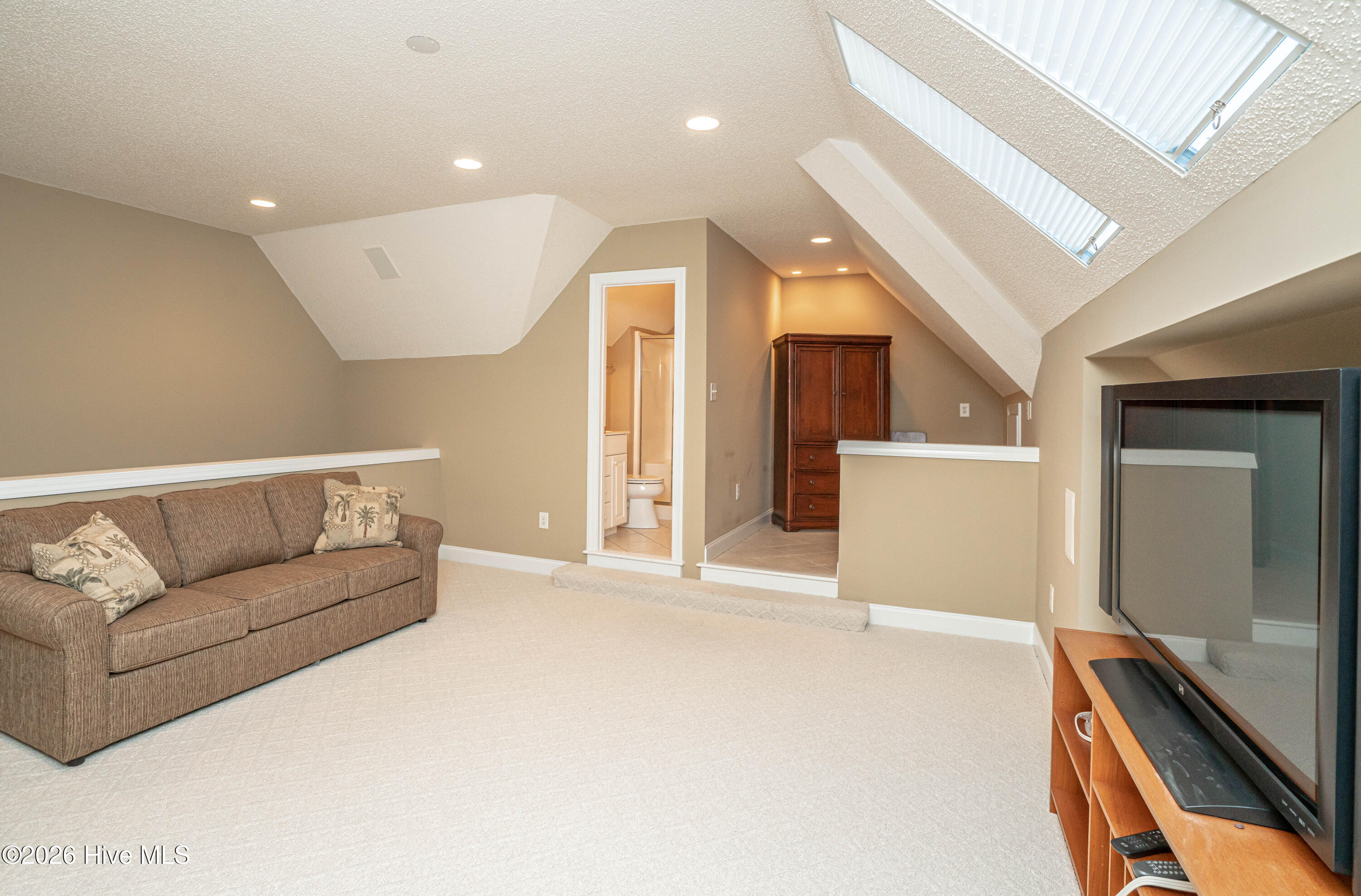 100553536 | Photo 41