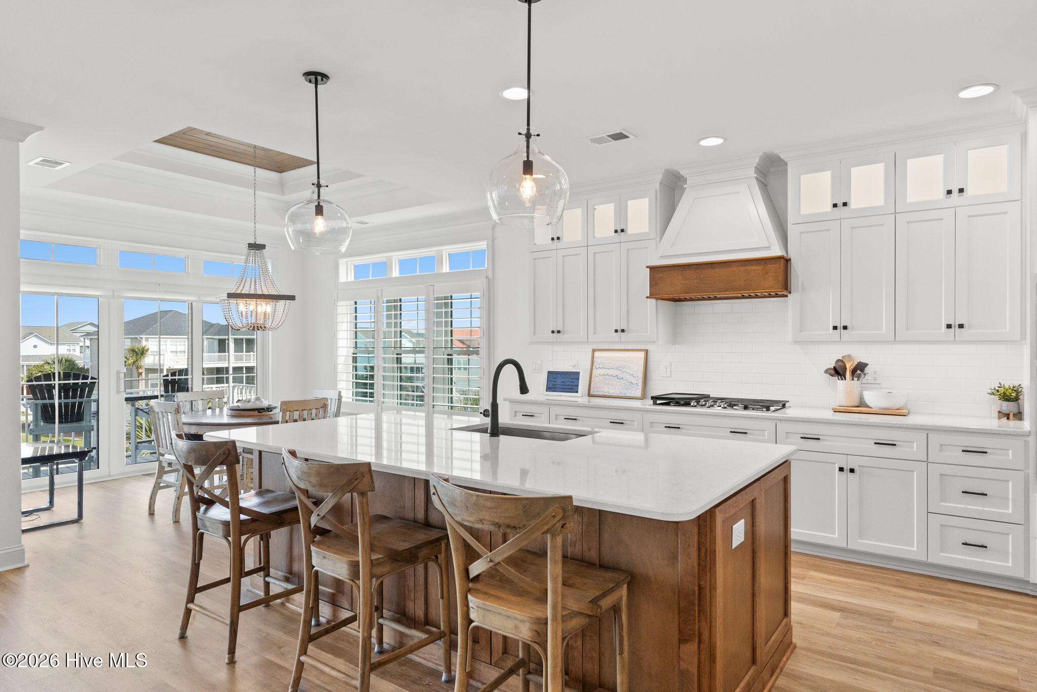 100562376 | Photo 11