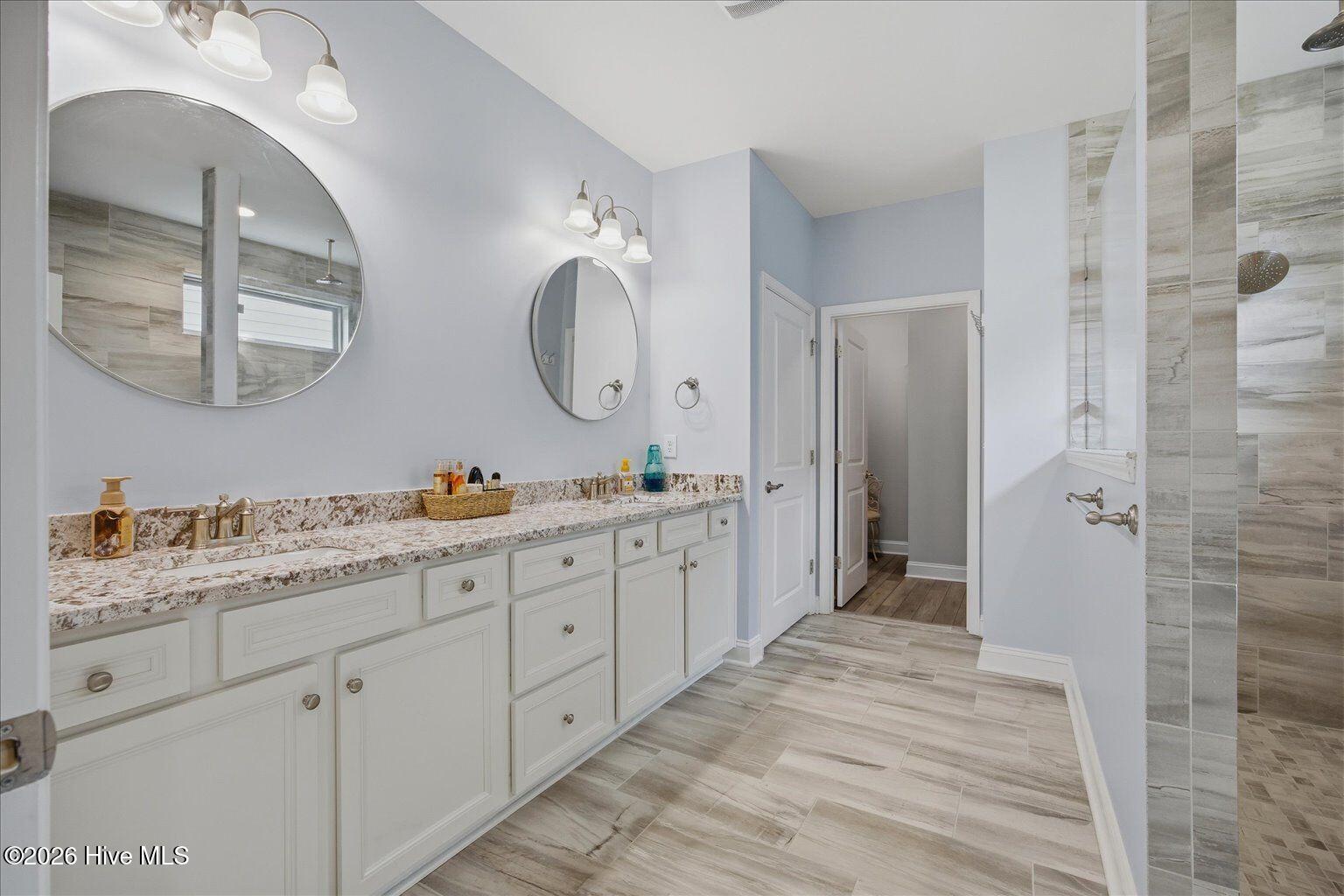 100564841 | Photo 19