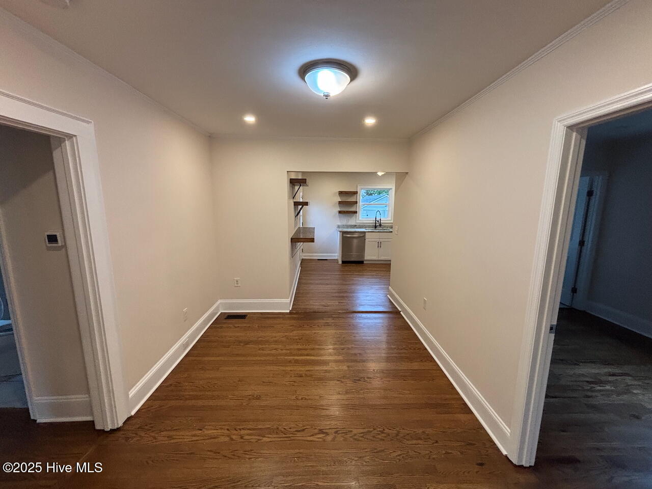 100519512 | Photo 11