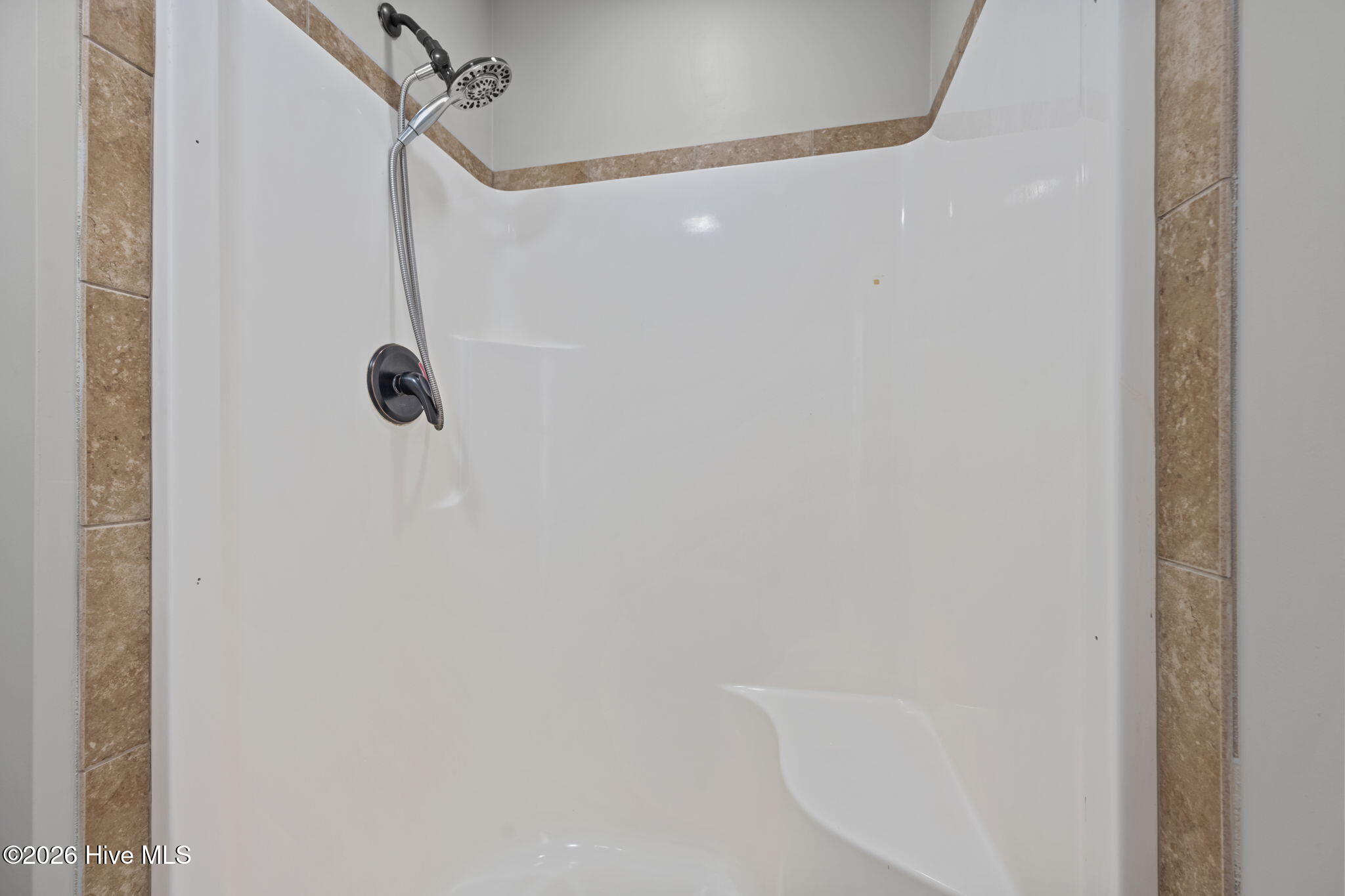 100549428 | Photo 16