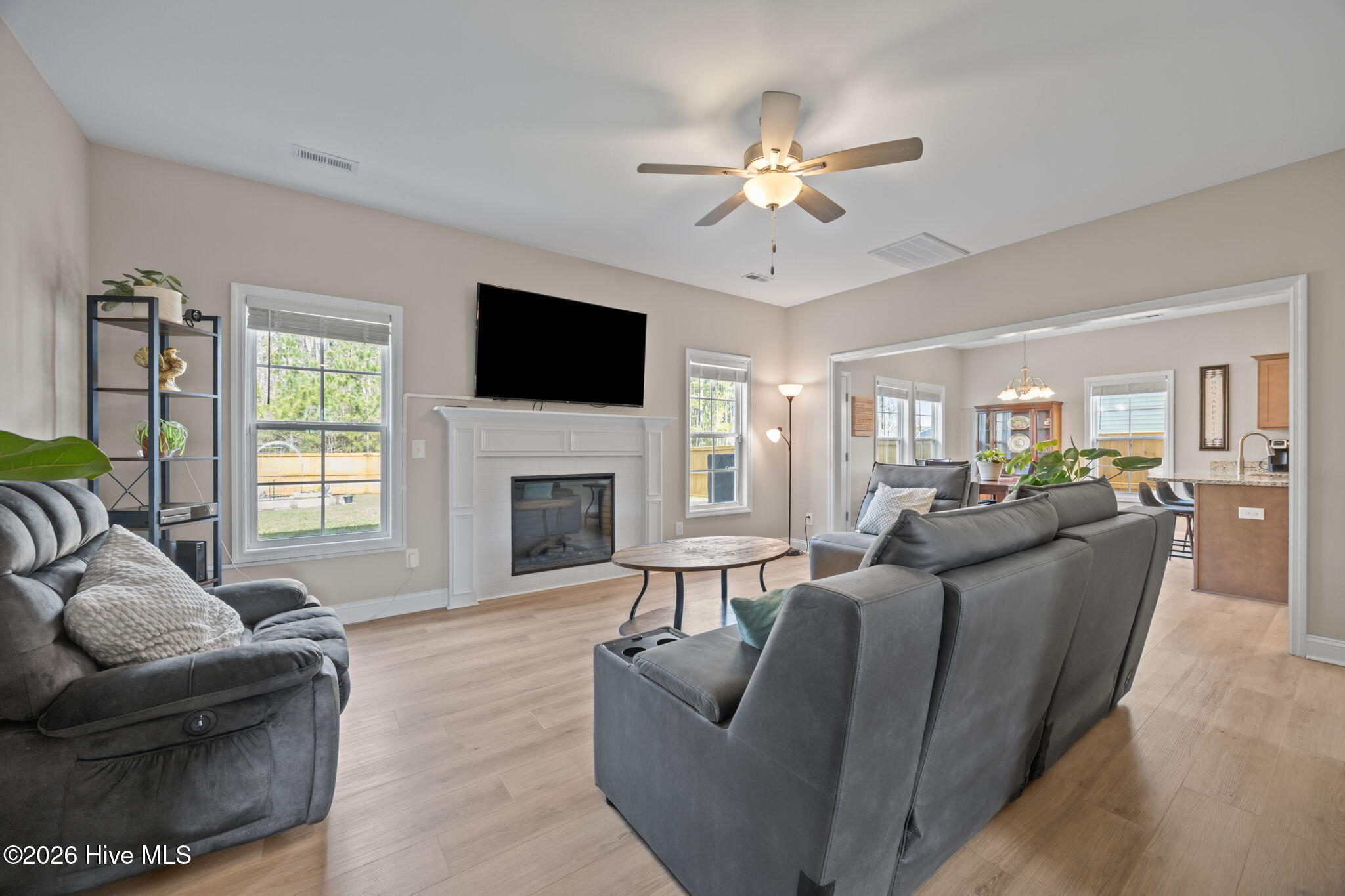 100561827 | Photo 13