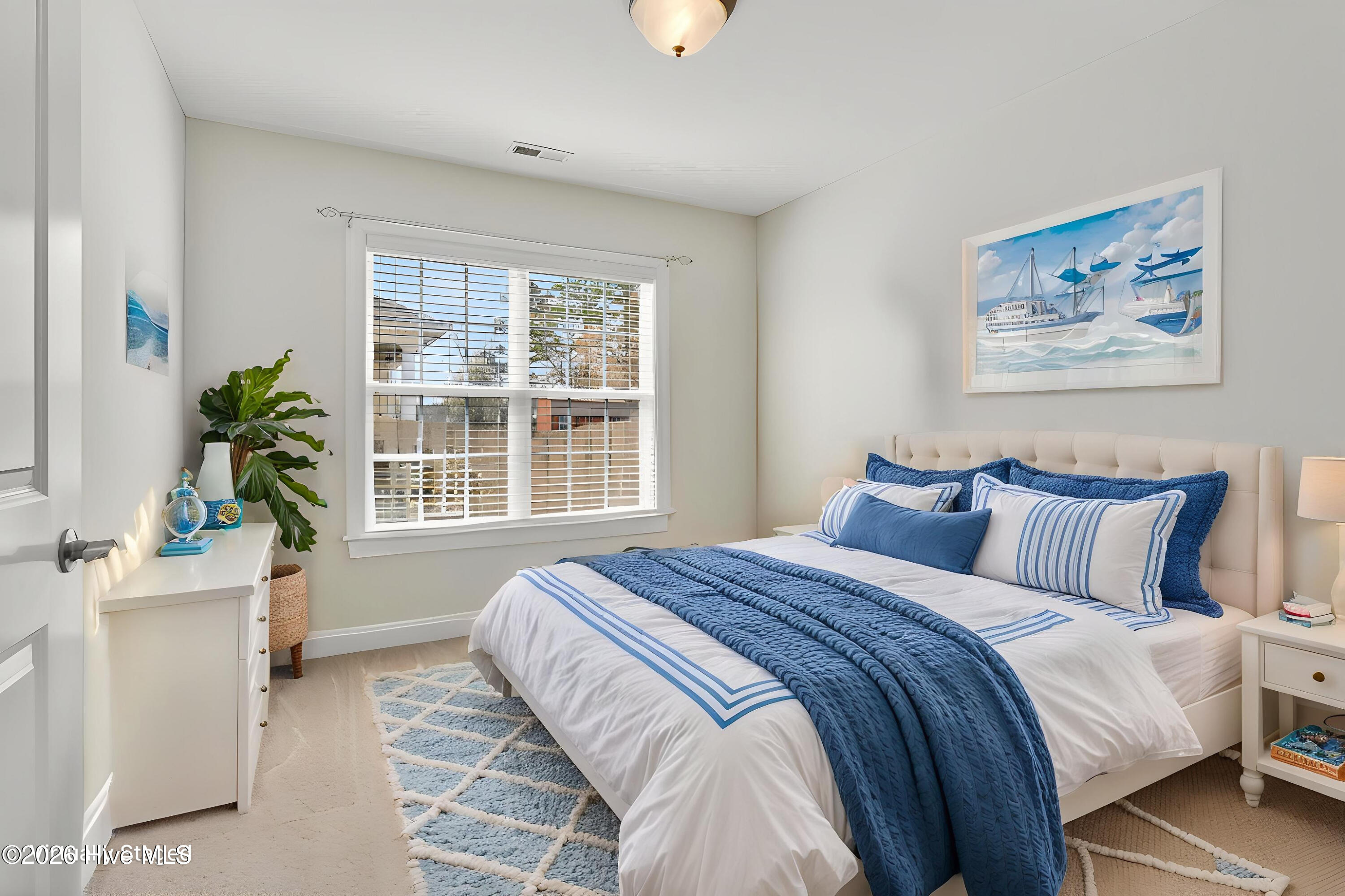 100560806 | Photo 12