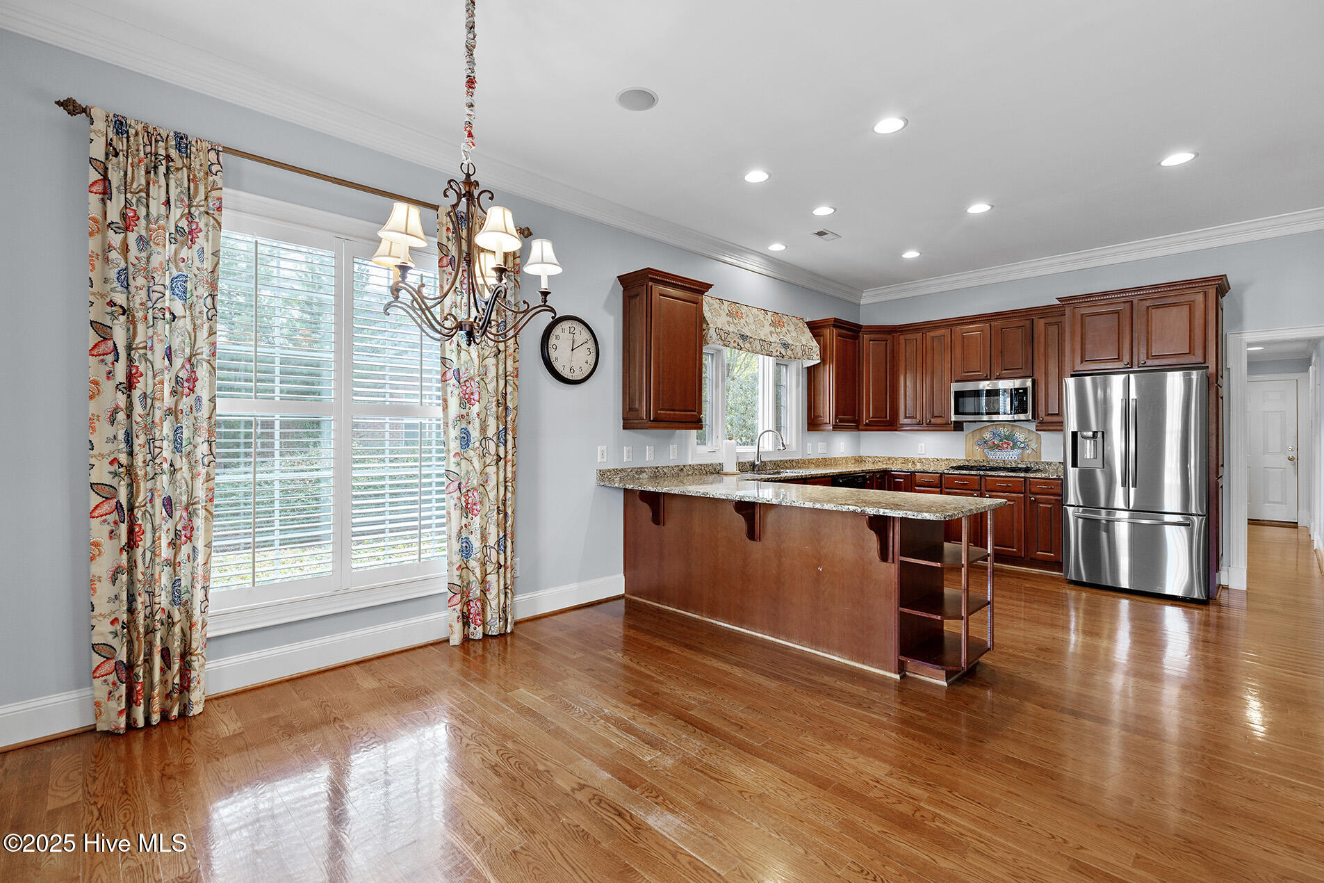 100545737 | Photo 16