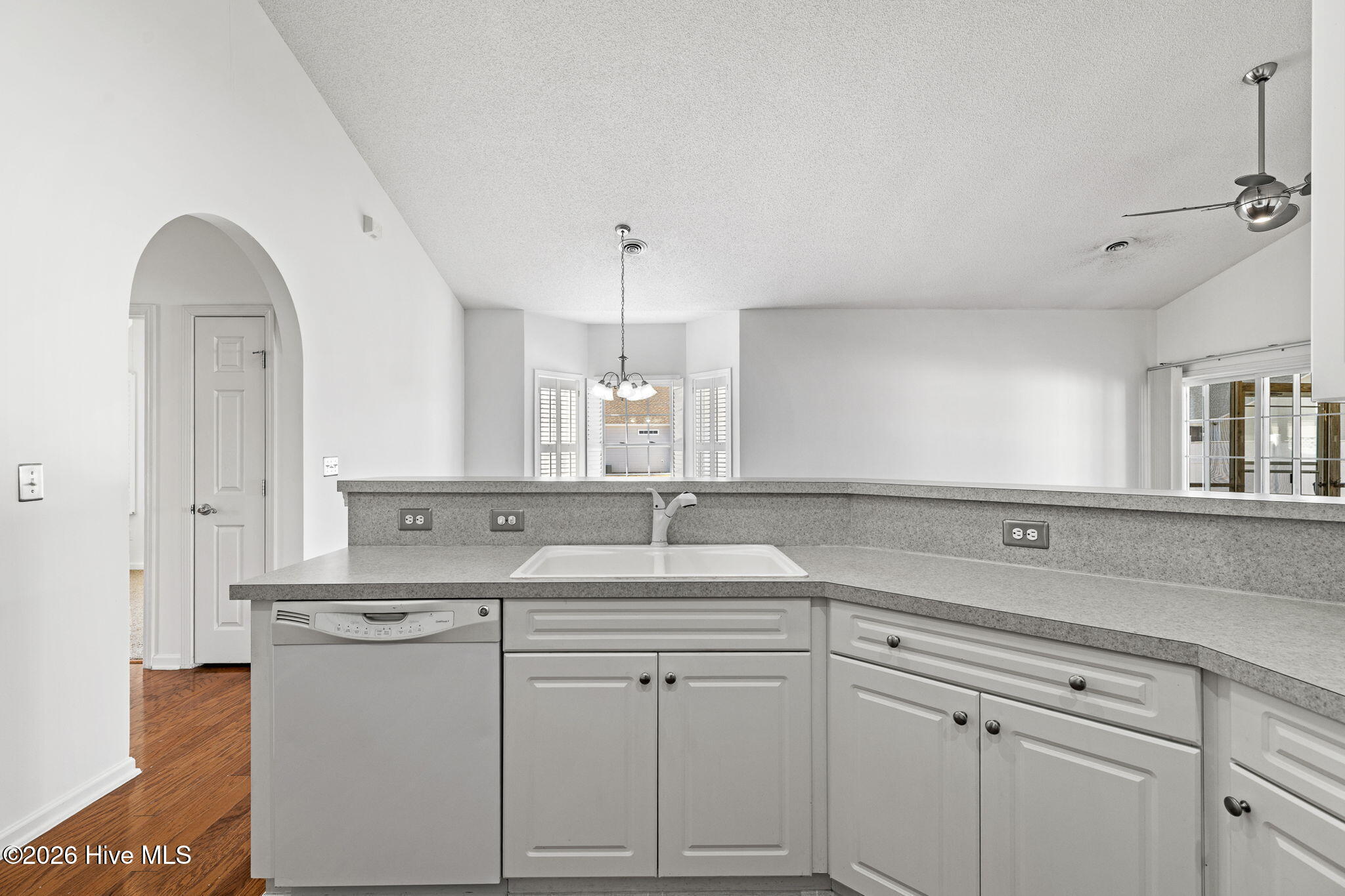 100556547 | Photo 15