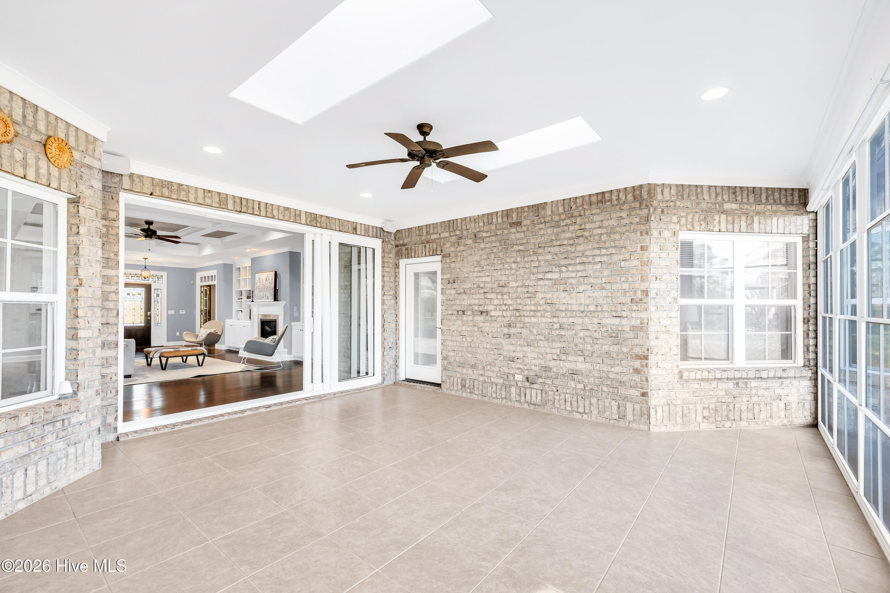 100550205 | Photo 20