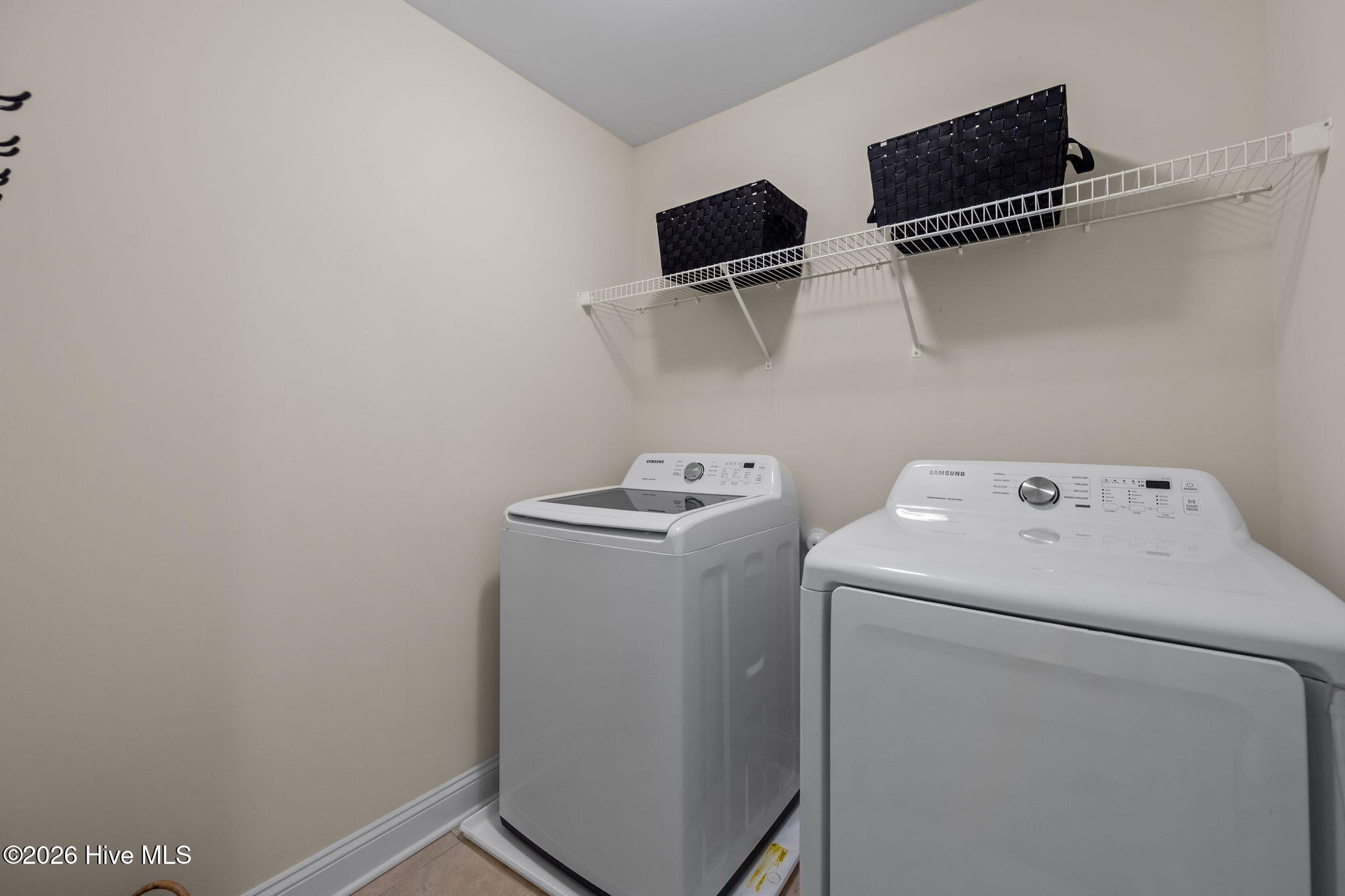 100554000 | Photo 46