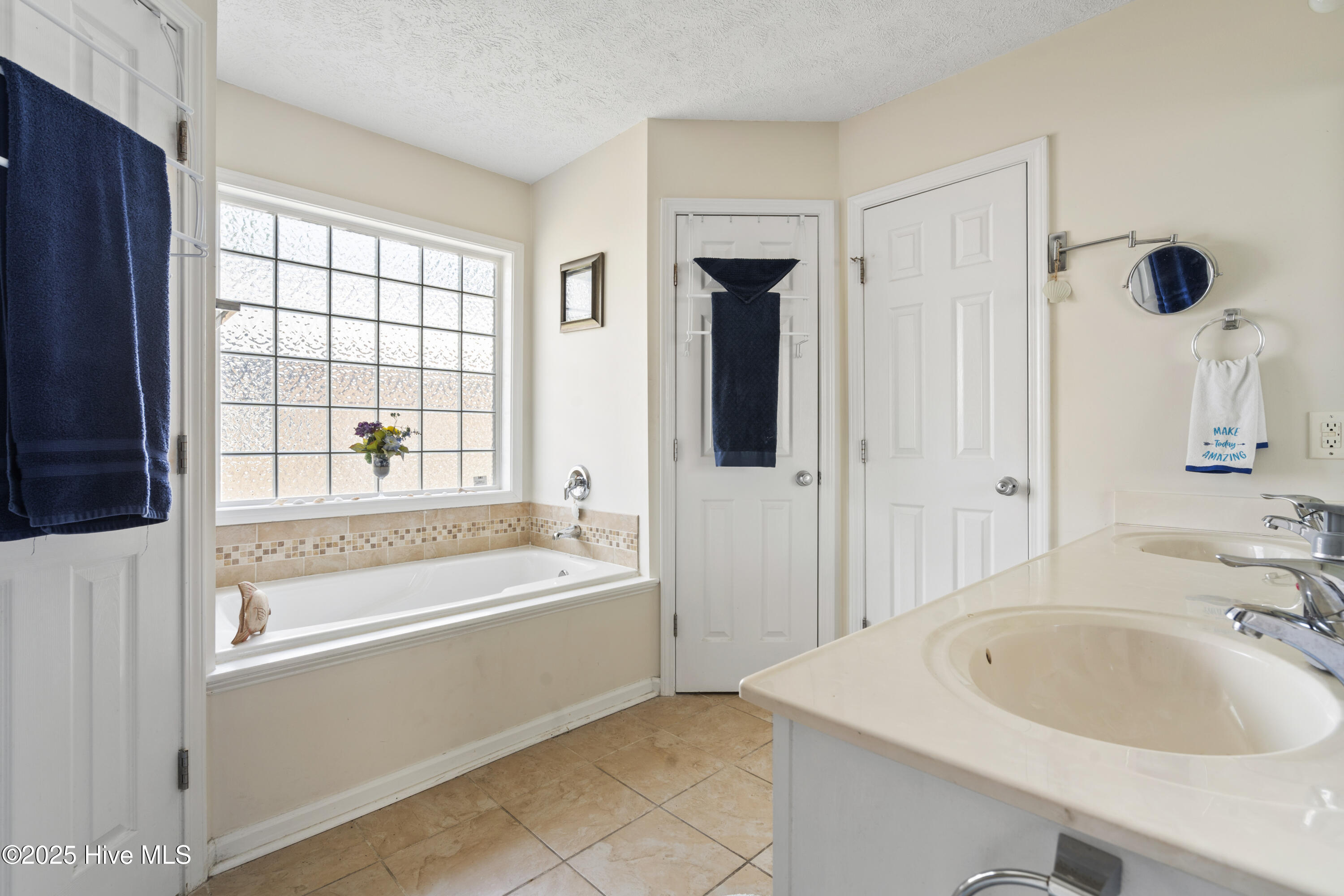 100509046 | Photo 26