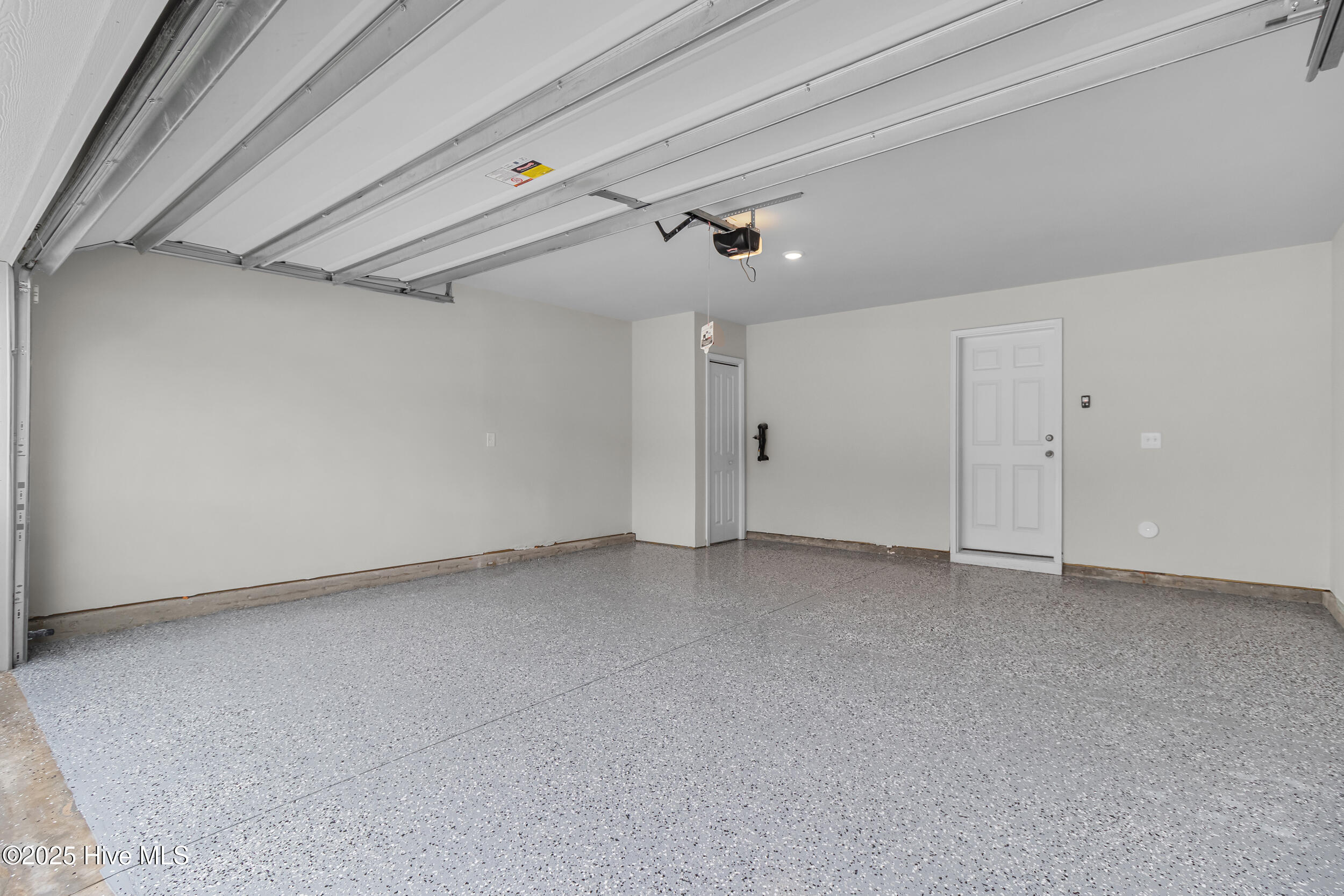 100538946 | Photo 47