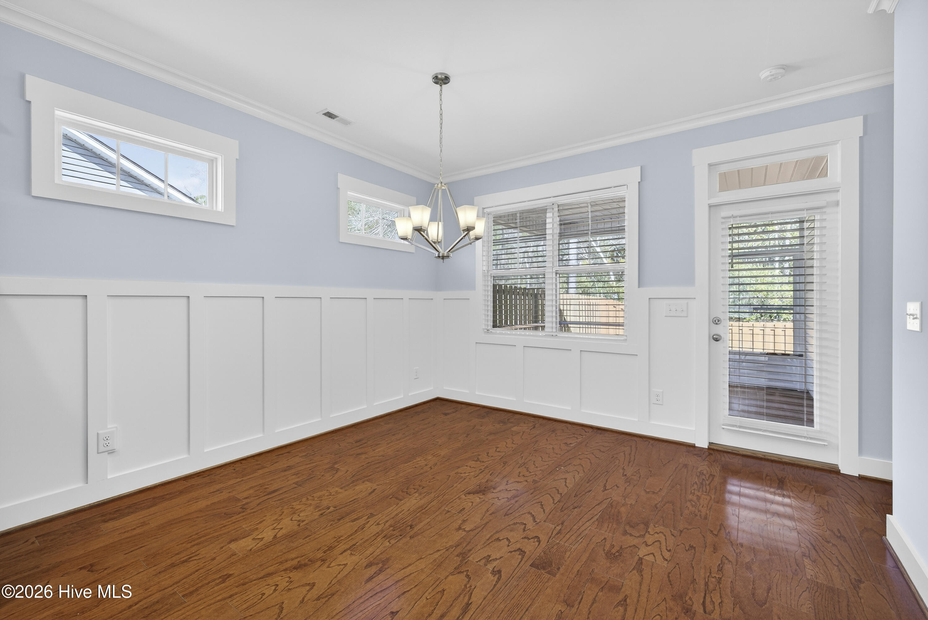 100552916 | Photo 25