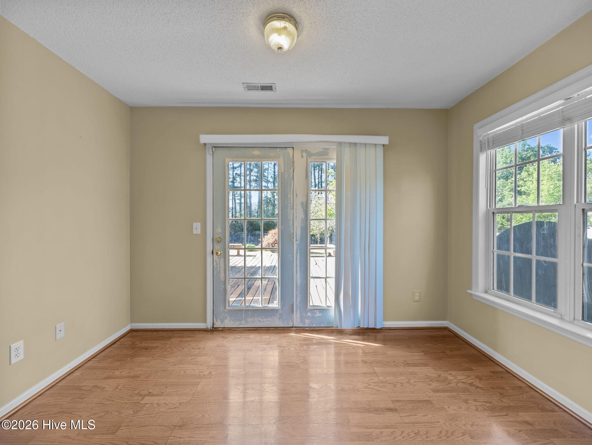 100565135 | Photo 16