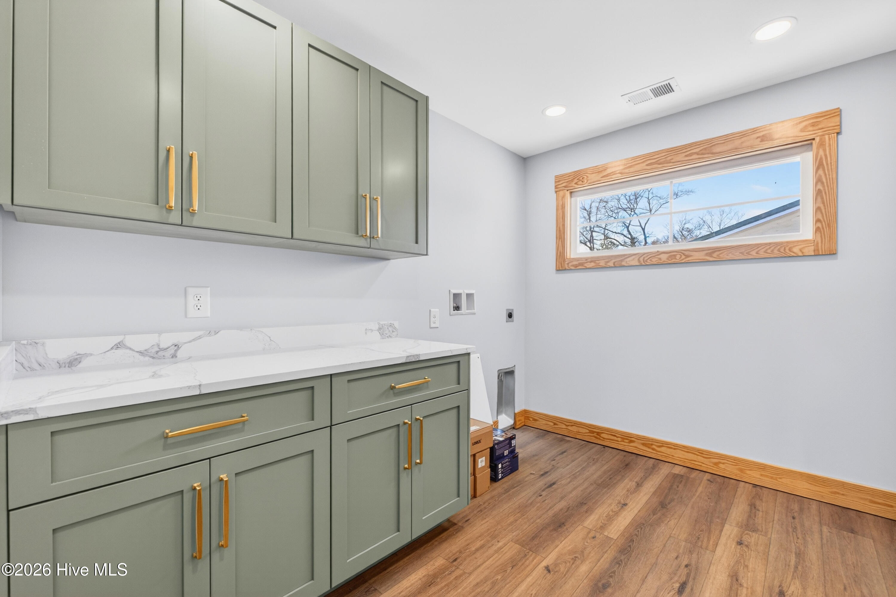 100552365 | Photo 17