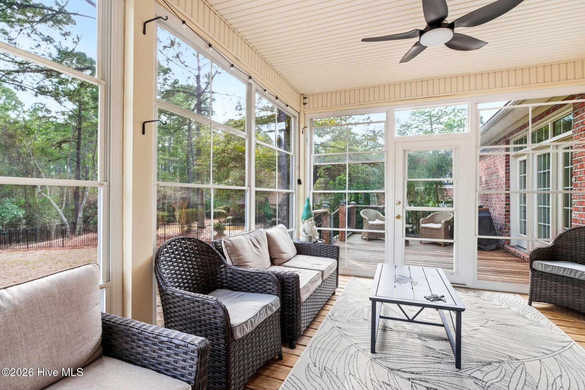 100556153 | Photo 49