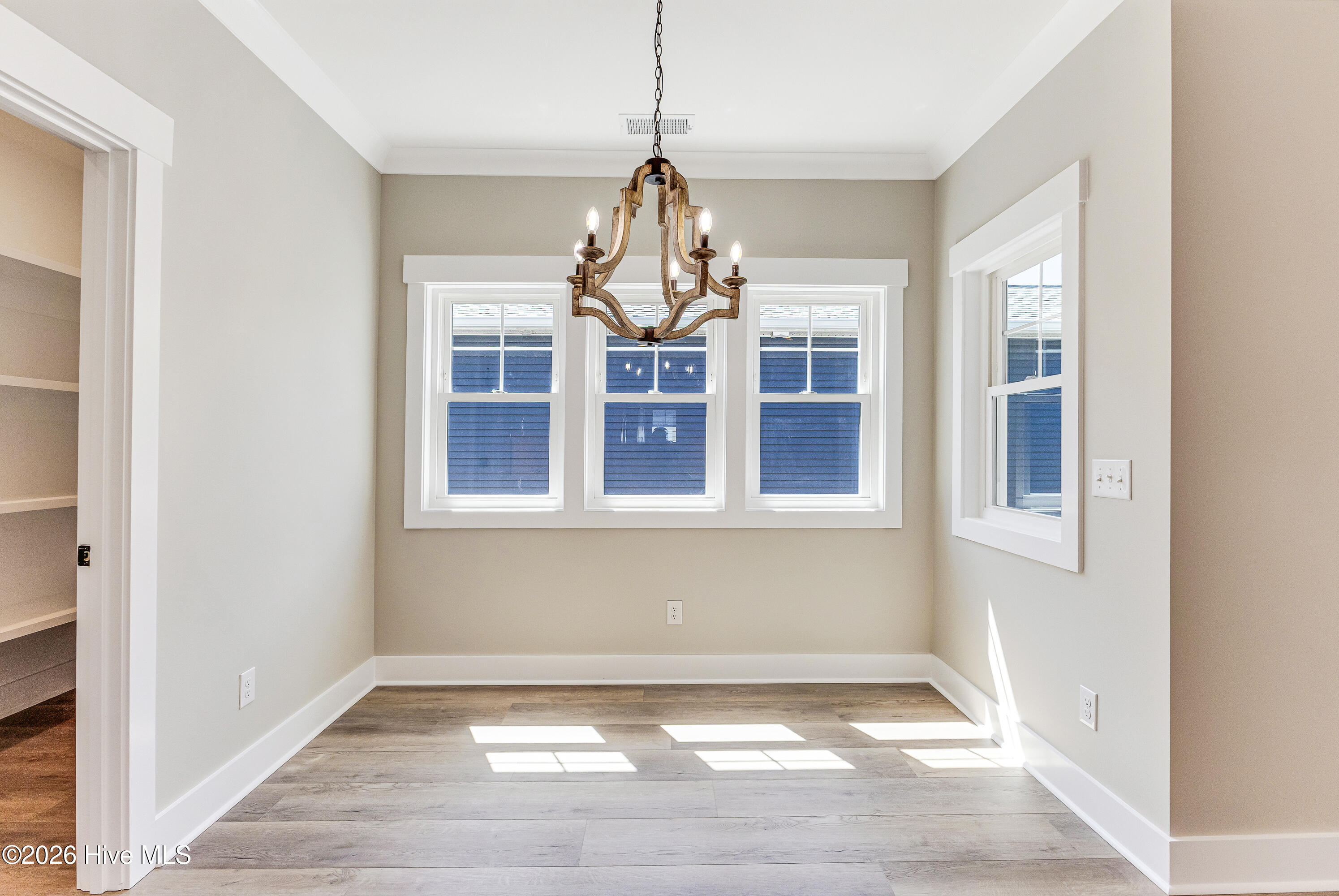 100564365 | Photo 18