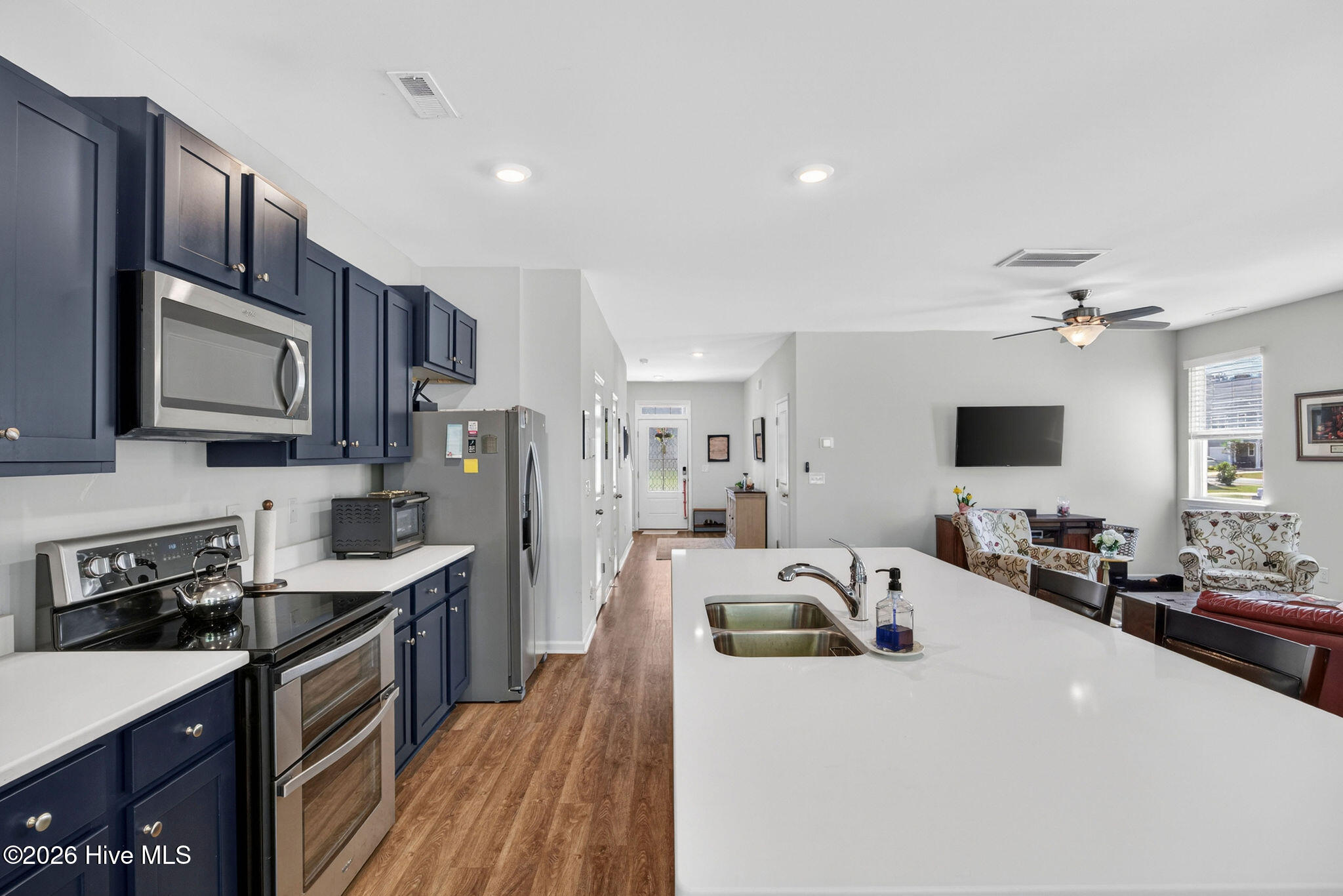 100570180 | Photo 18