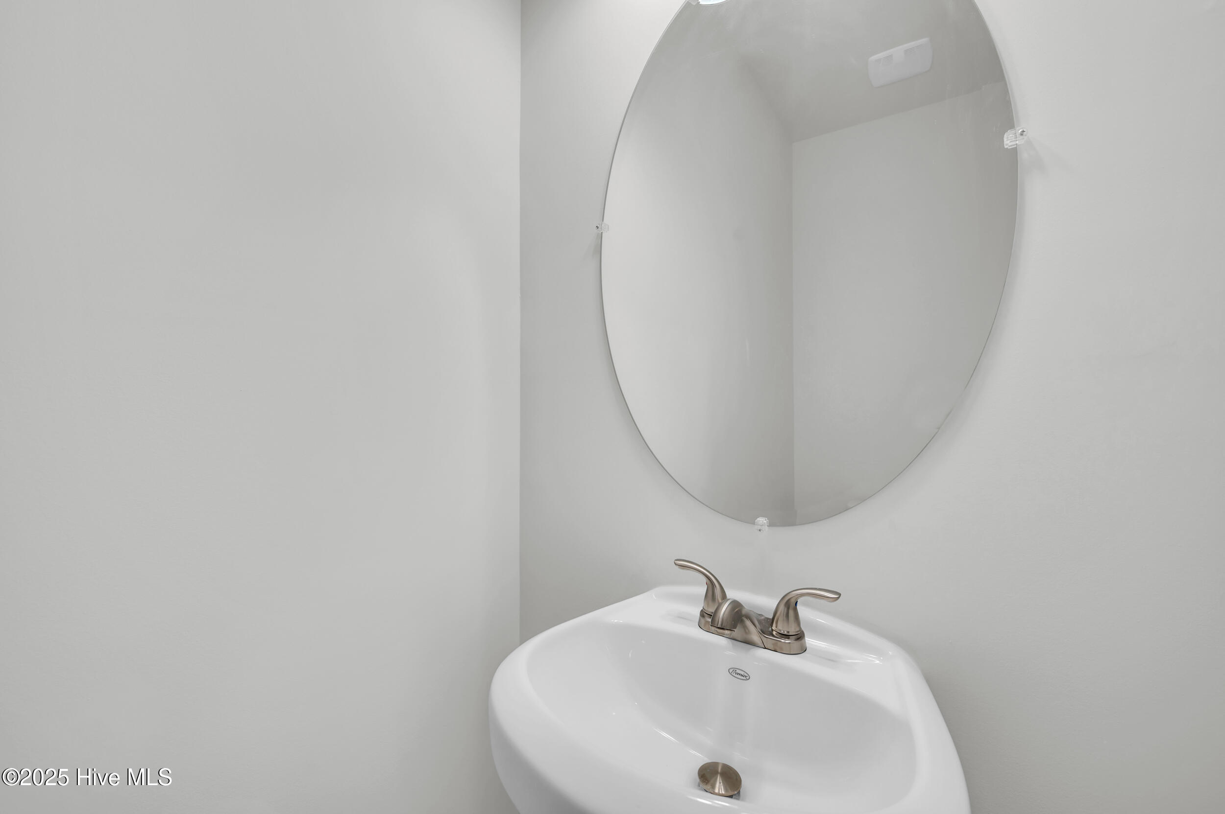 100522860 | Photo 10