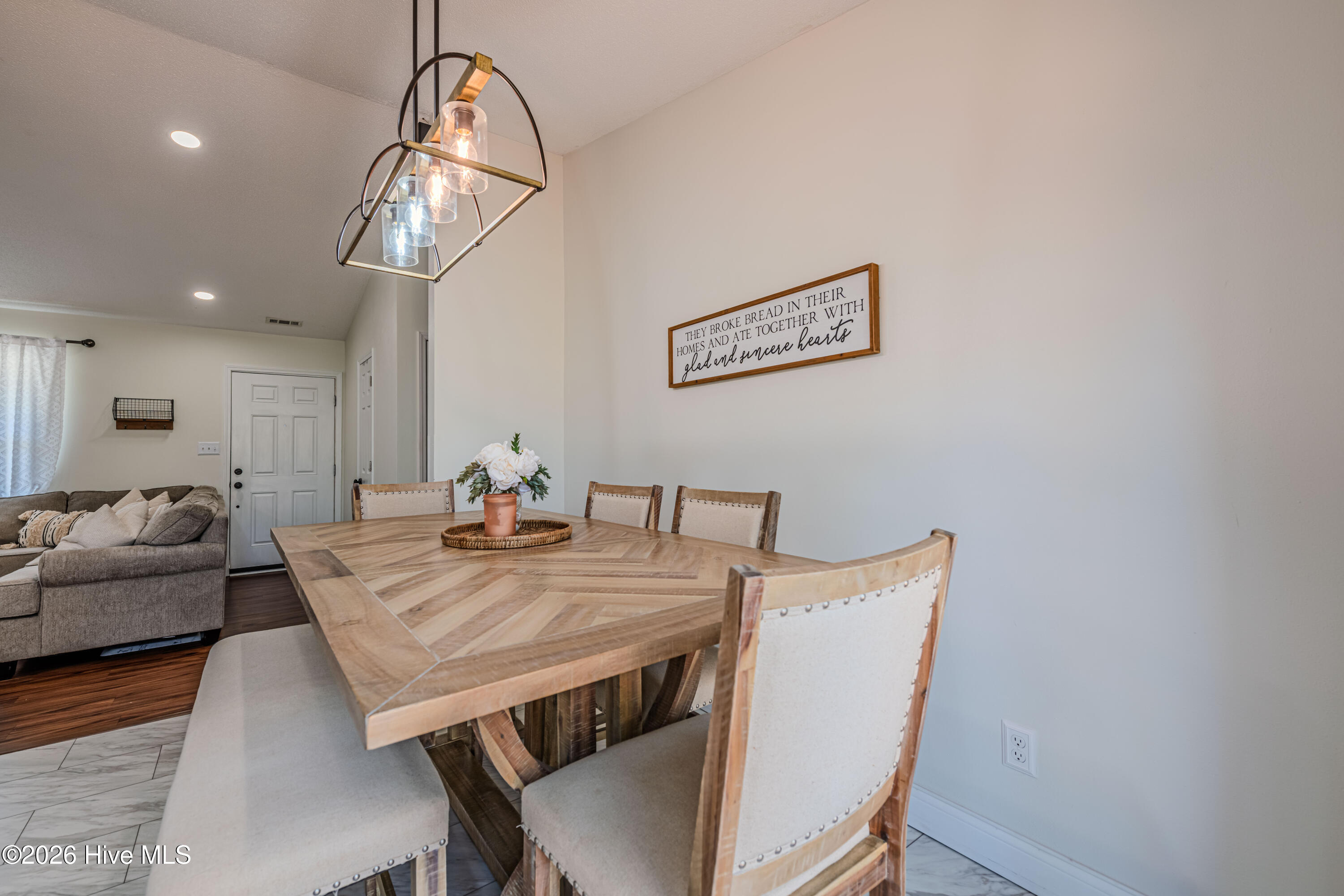 100564633 | Photo 37