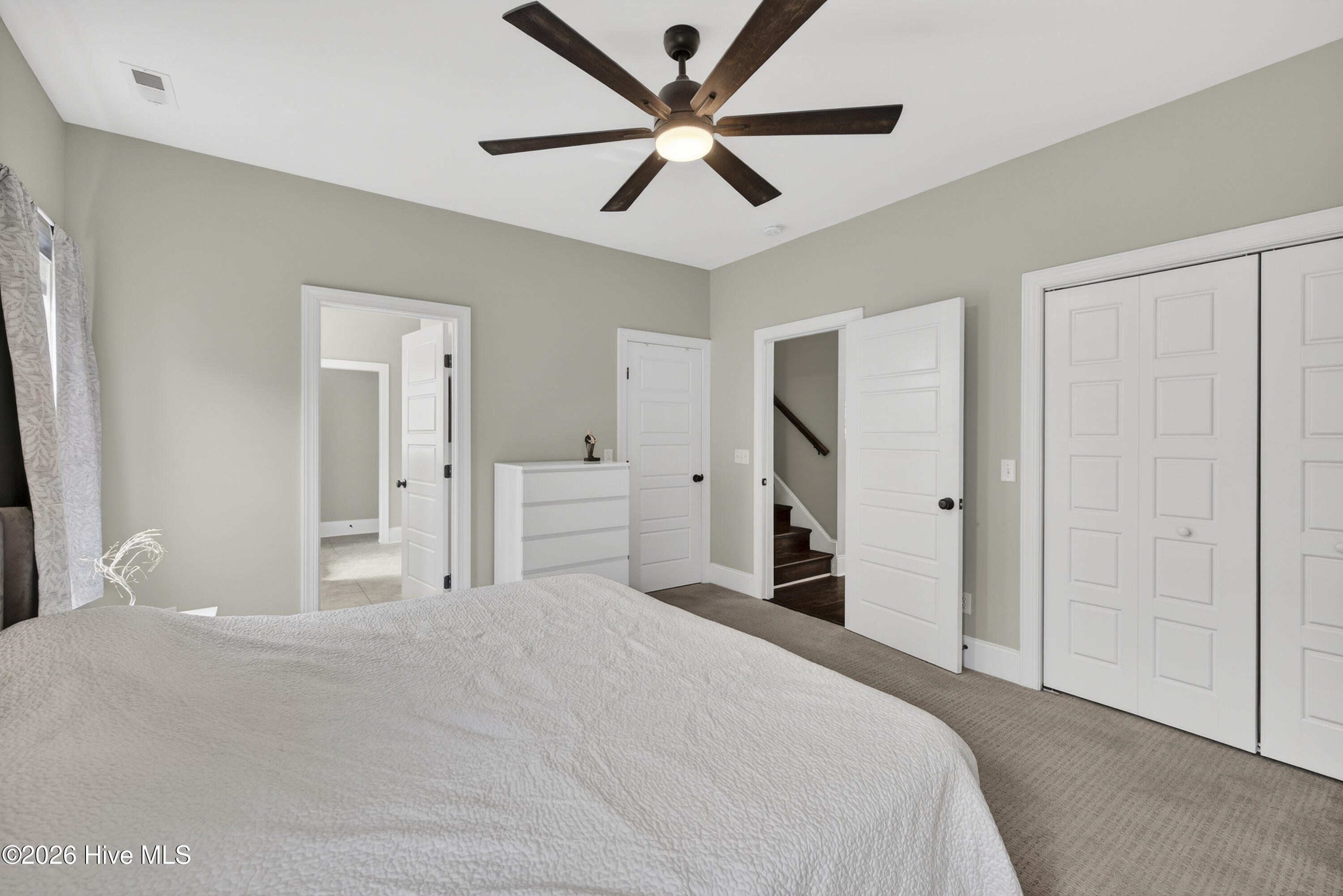 100562294 | Photo 23