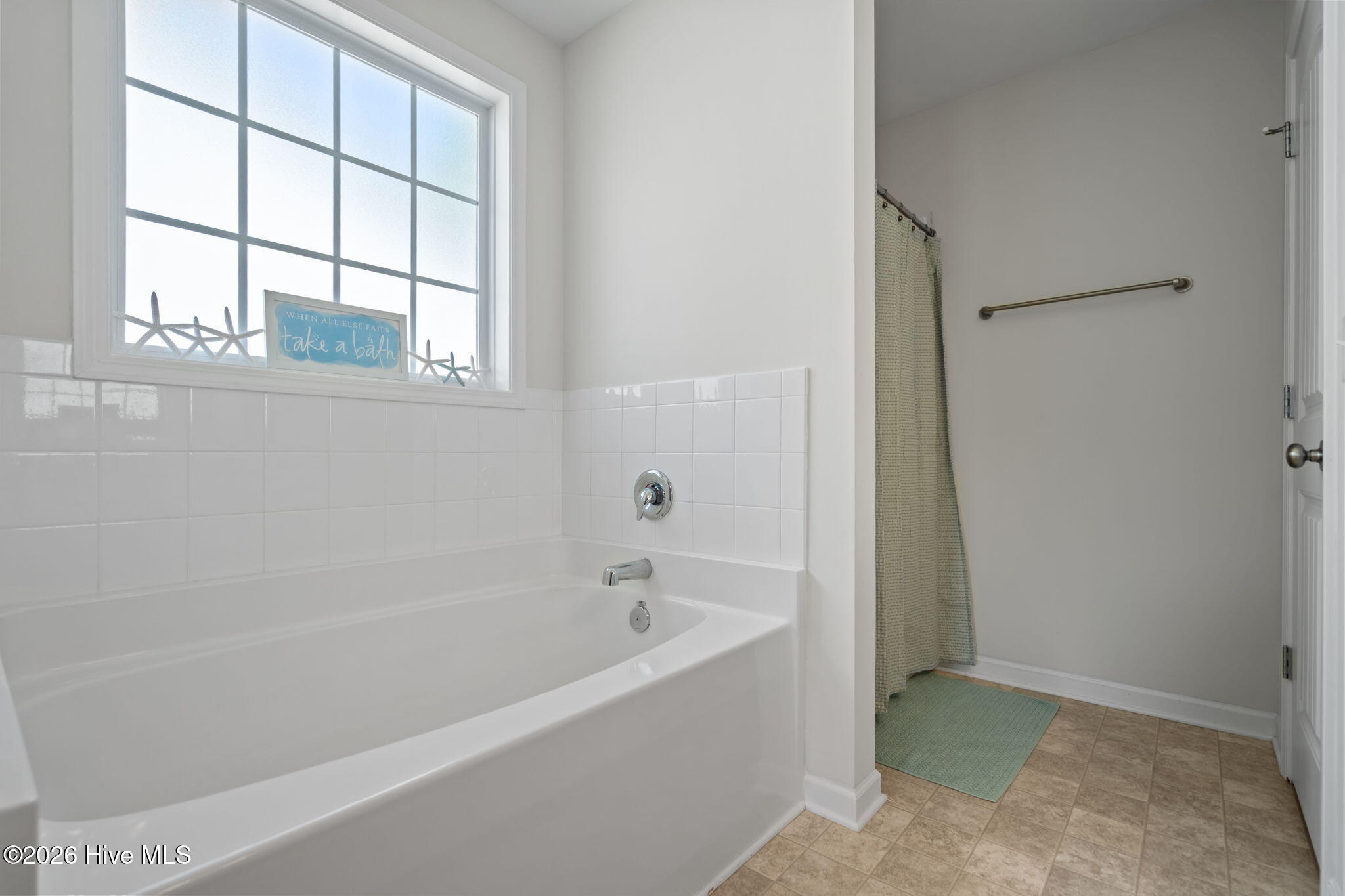 100570490 | Photo 24